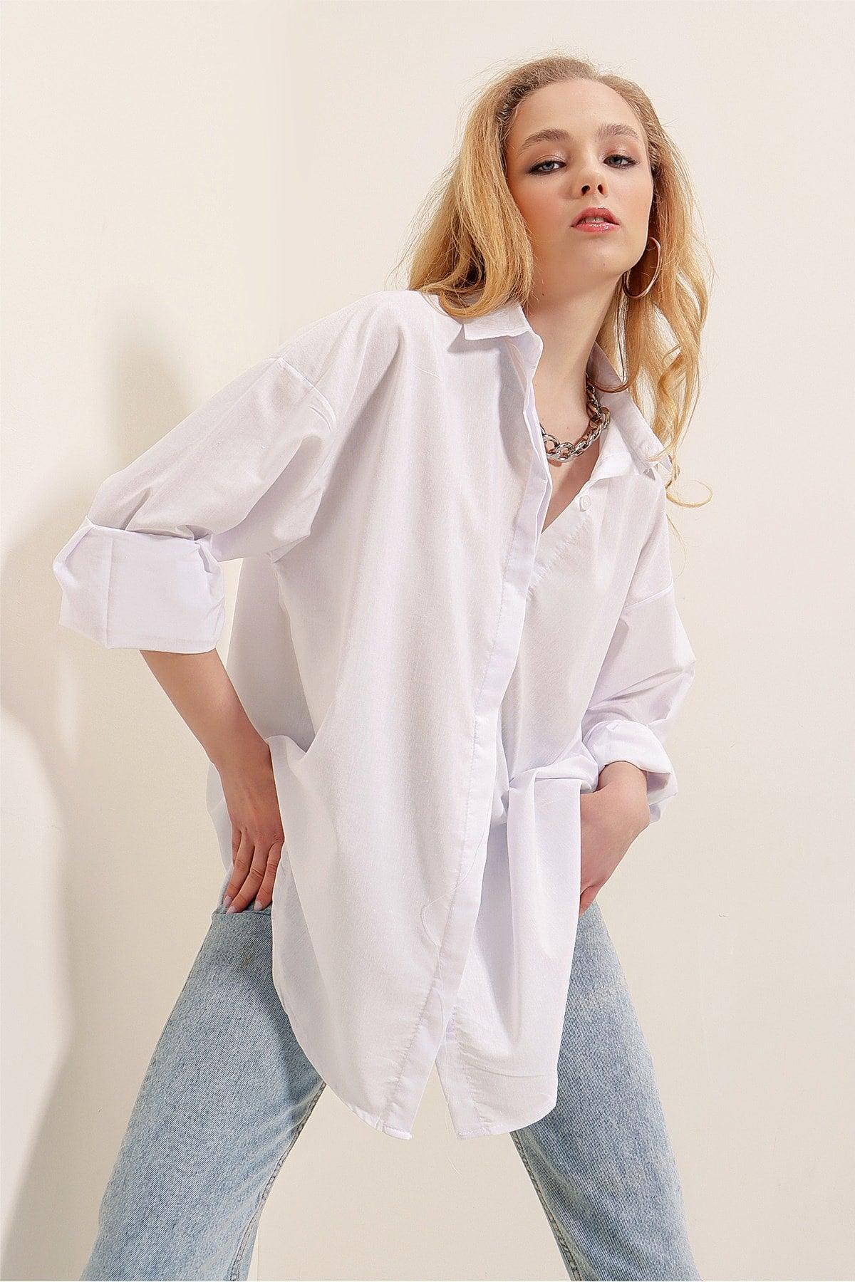 Women's White Oversize Long Basic Shirt - Swordslife