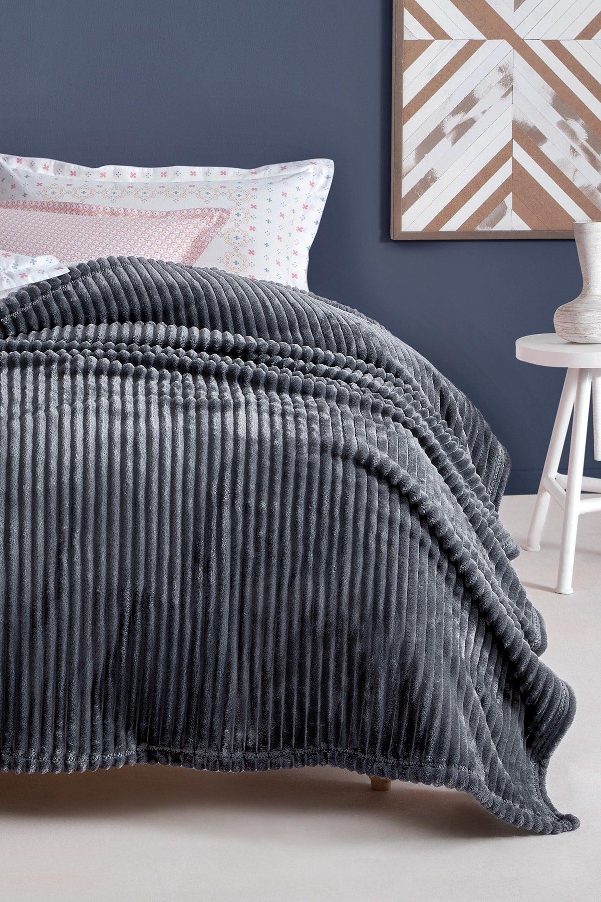 Holly Wellsoft Single Blanket - Anthracite - Swordslife