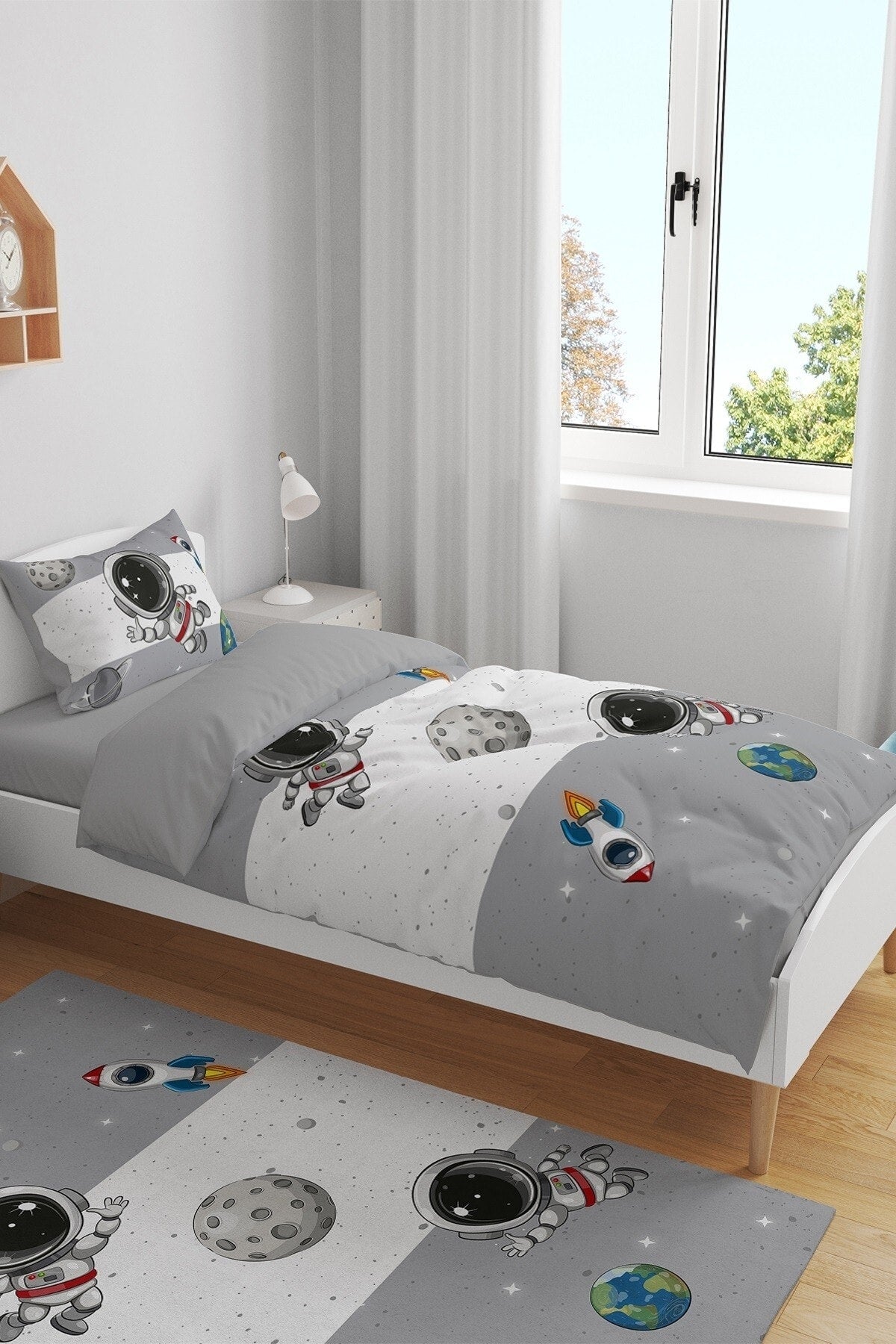 Gray Ye Gray Space and Tiny Astronaut Patterned Single Baby Kids Duvet Cover Set