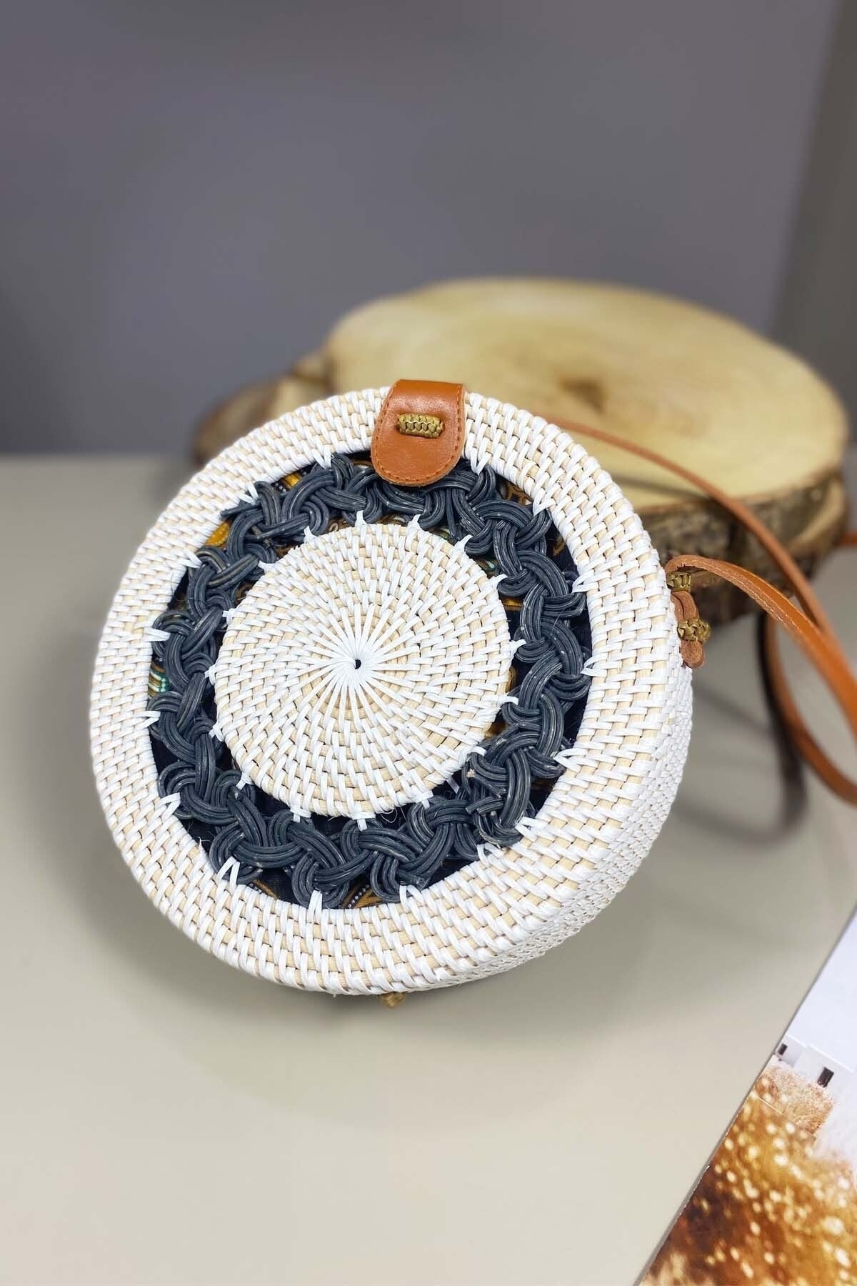 Round Rattan Straw Bag With Round Pattern