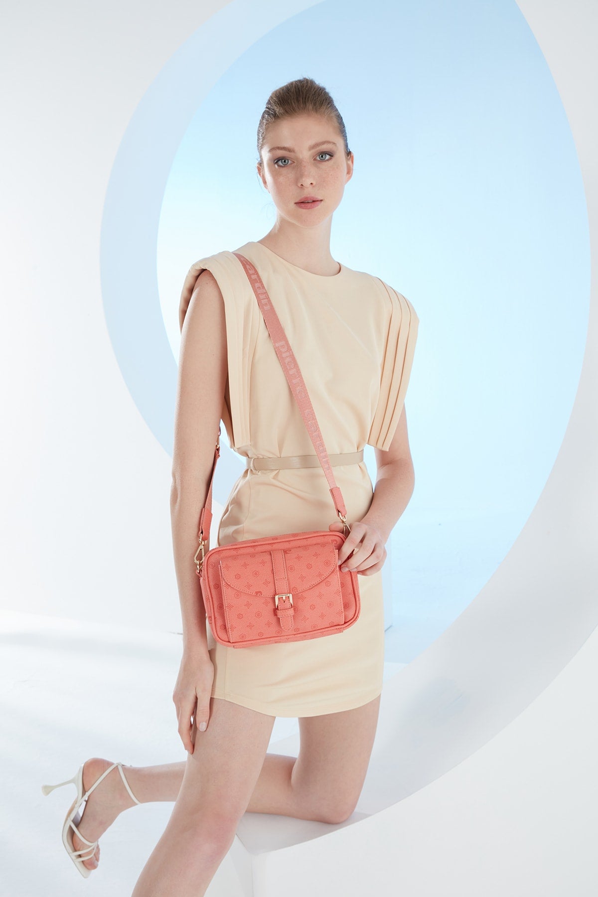 Coral Monogram Women'S Shoulder Bag 05Po23Y1726