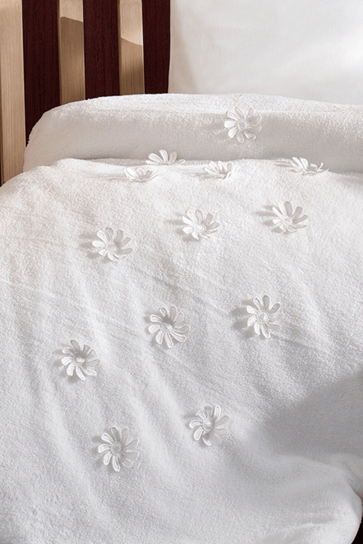 4 Pieces 100% Cotton 3D Floral Pattern And Moon Pillow White Baby Duvet Cover Set