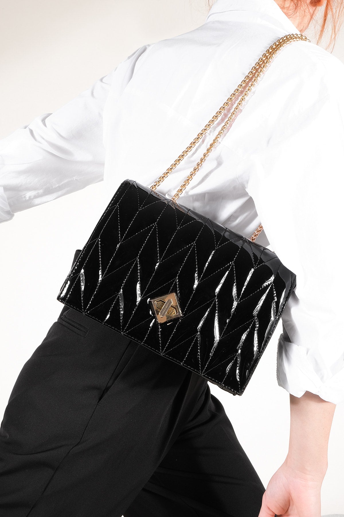 Women's Gold Color Chain Shoulder Bag Delbin Black Patent Leather