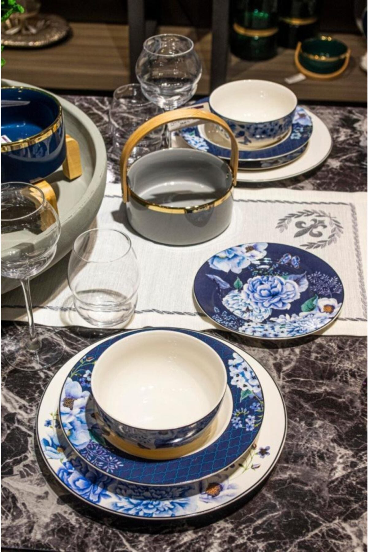 Spring 24 Piece Dinnerware Set