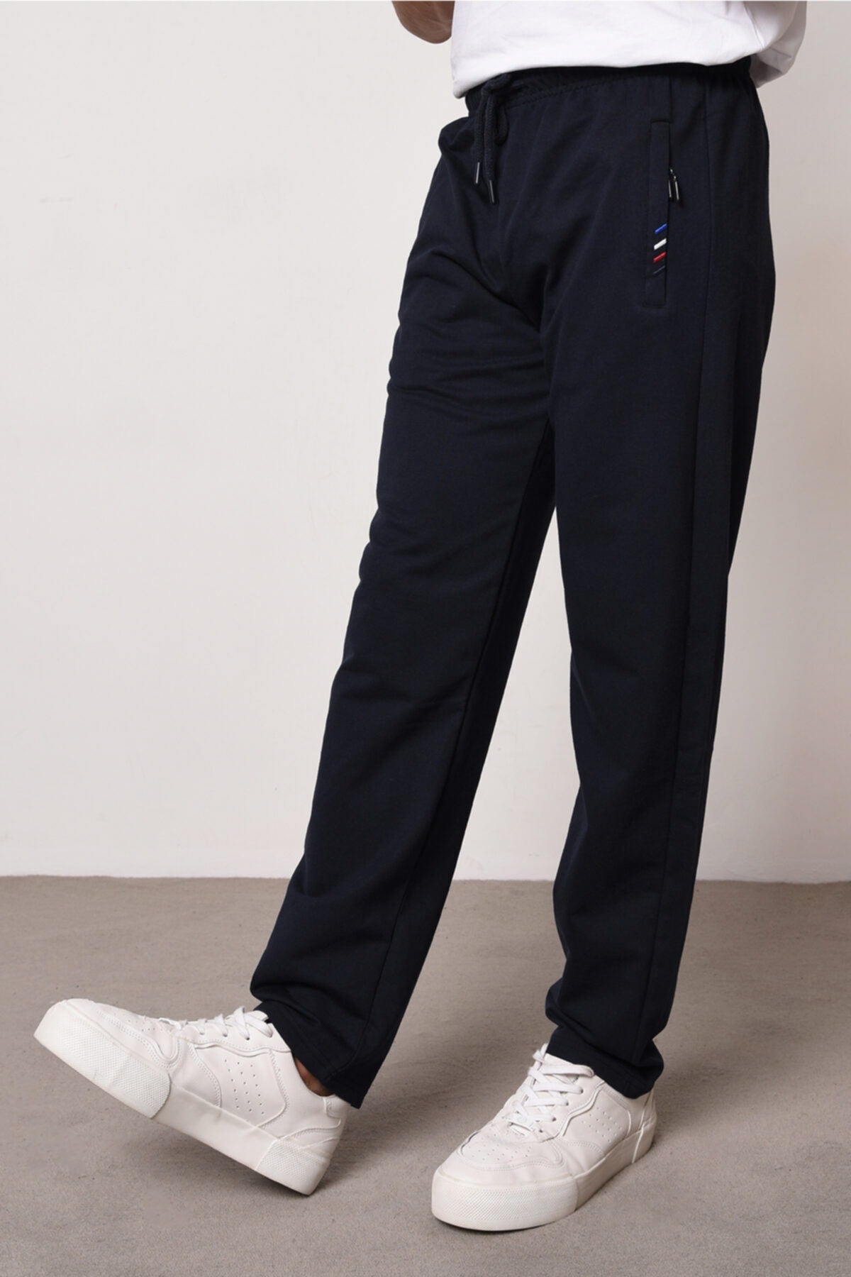 Navy Blue Men'S Zipper Pocket Embroidery Detailed Straight Leg Casual Fit Sweatpants