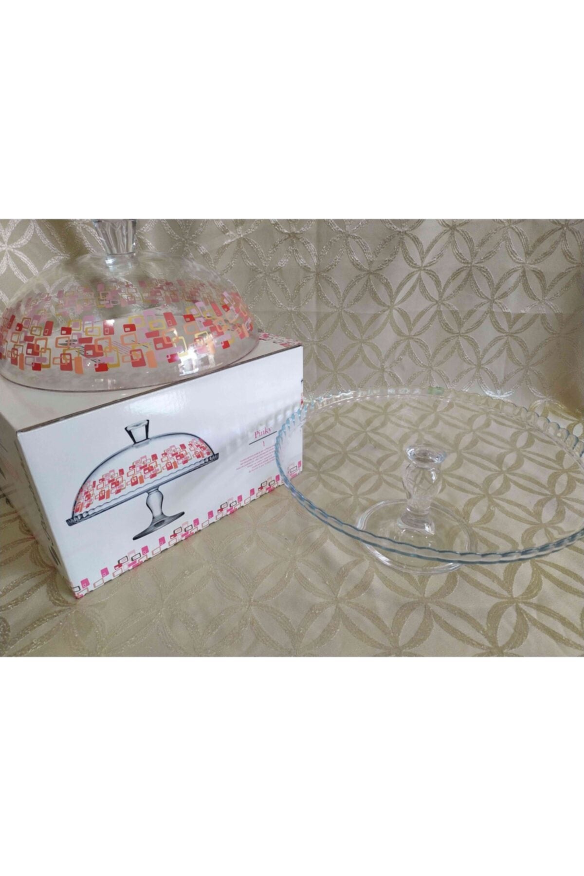 Filigree Cake Dome With Foot Pattern