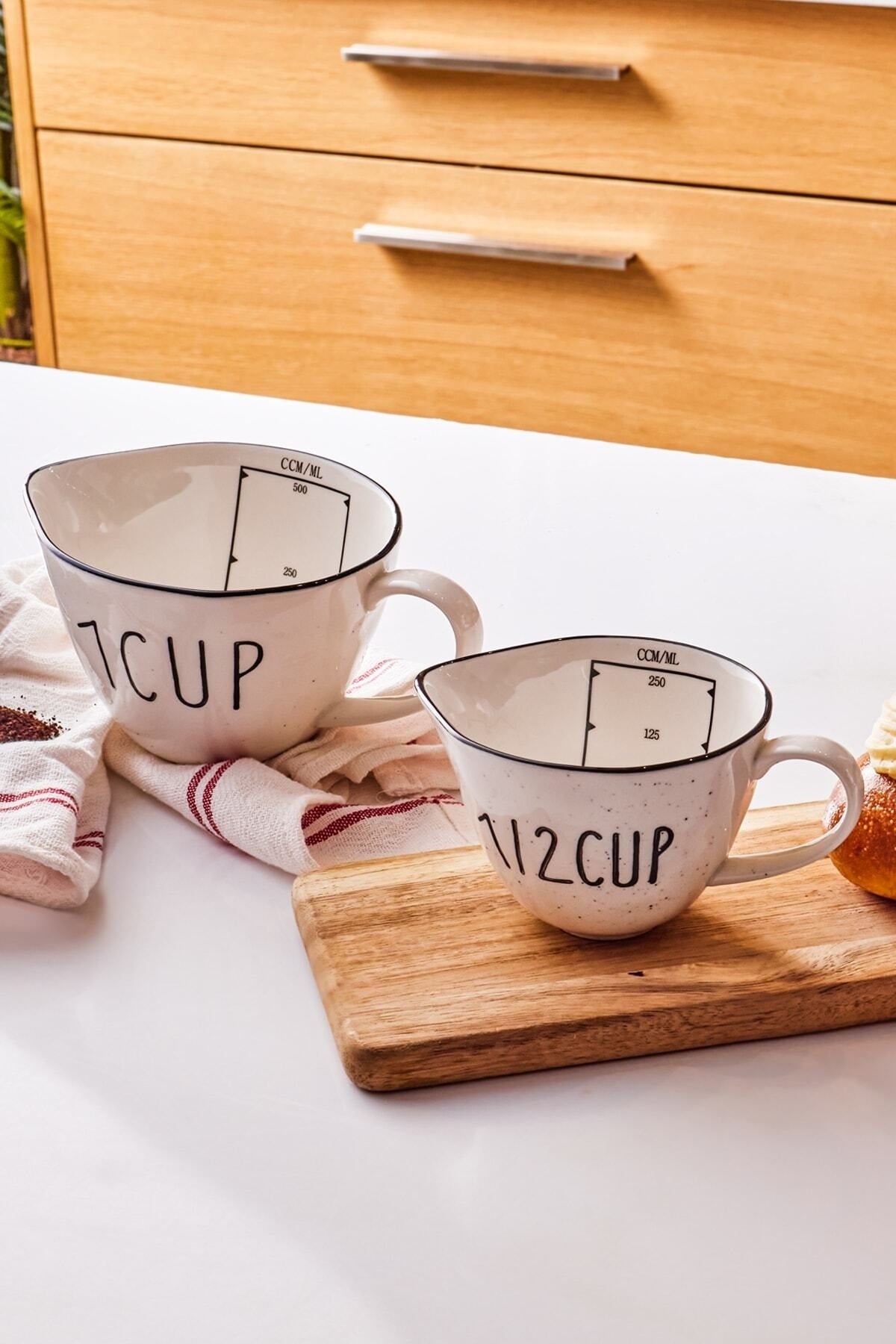 Veva Set Of 2 Porcelain Measuring Cups 240 Ml/480Ml