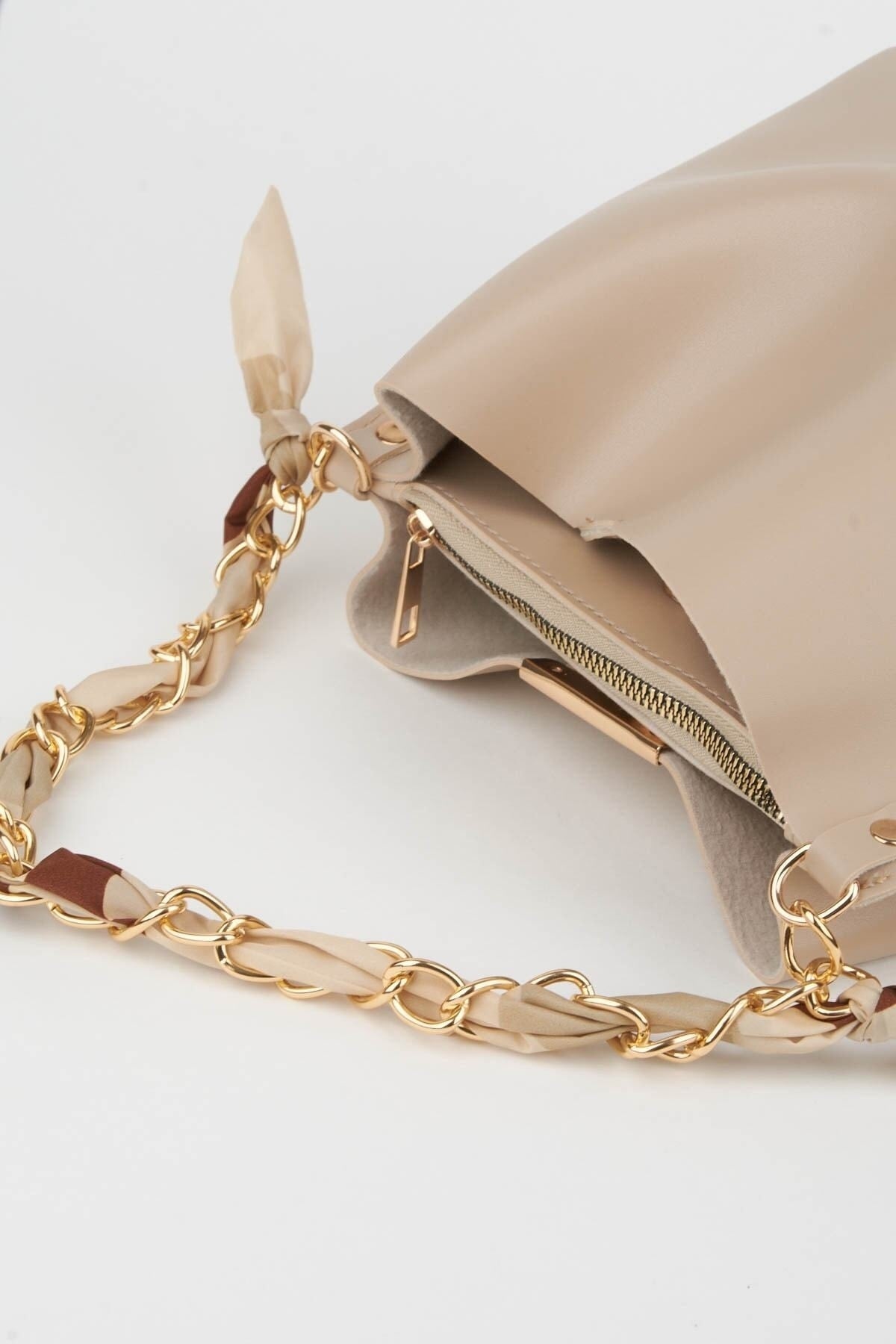 Women'S Scarf And Chain Accessory Soft Leather 3-Compartment Hand, Arm And Shoulder Bag
