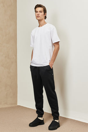 Men'S Black Standard Fit Normal Cut Elastic Waist And Legs Comfortable Sports Sweatpants