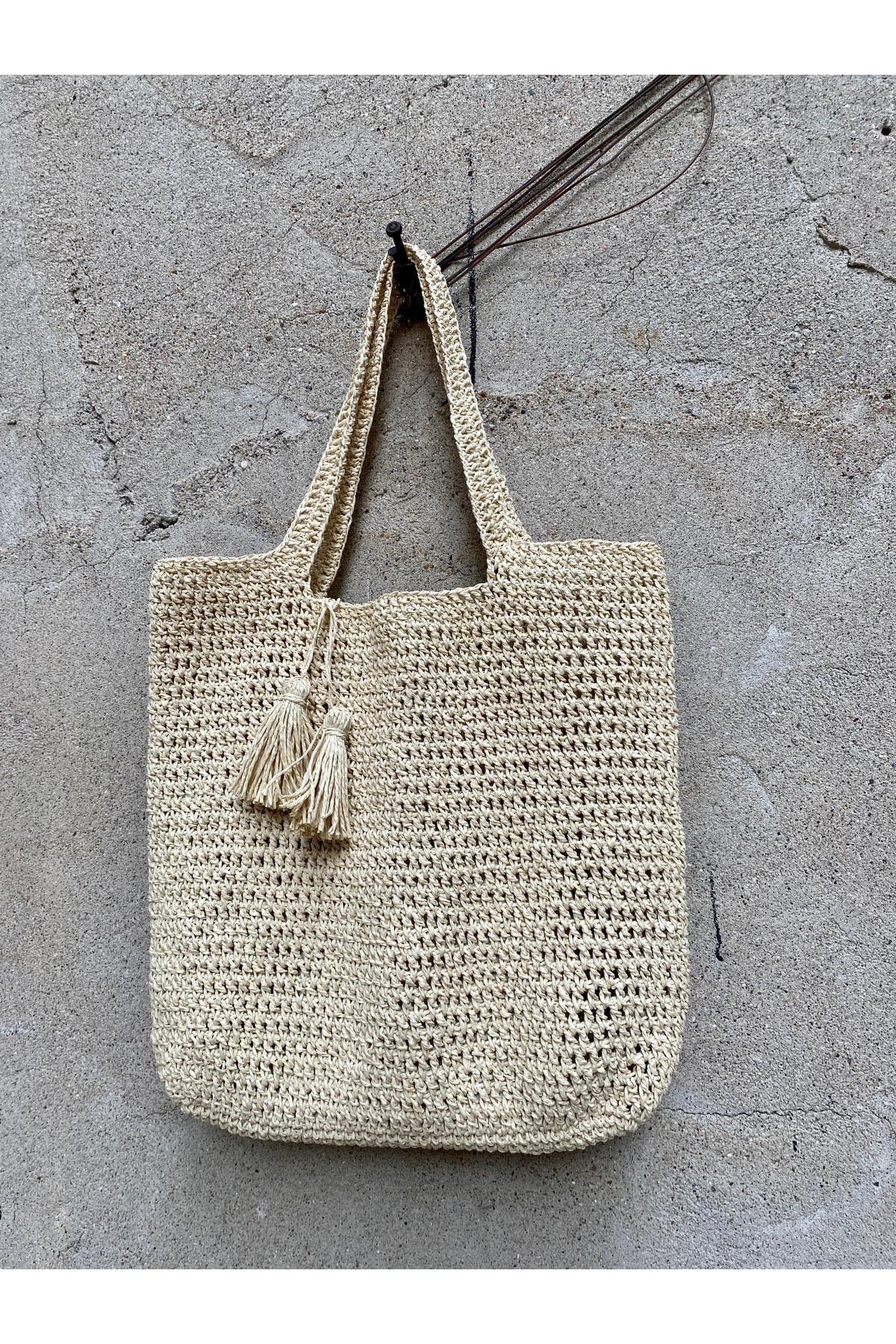 Tasseled Tote Straw Bag