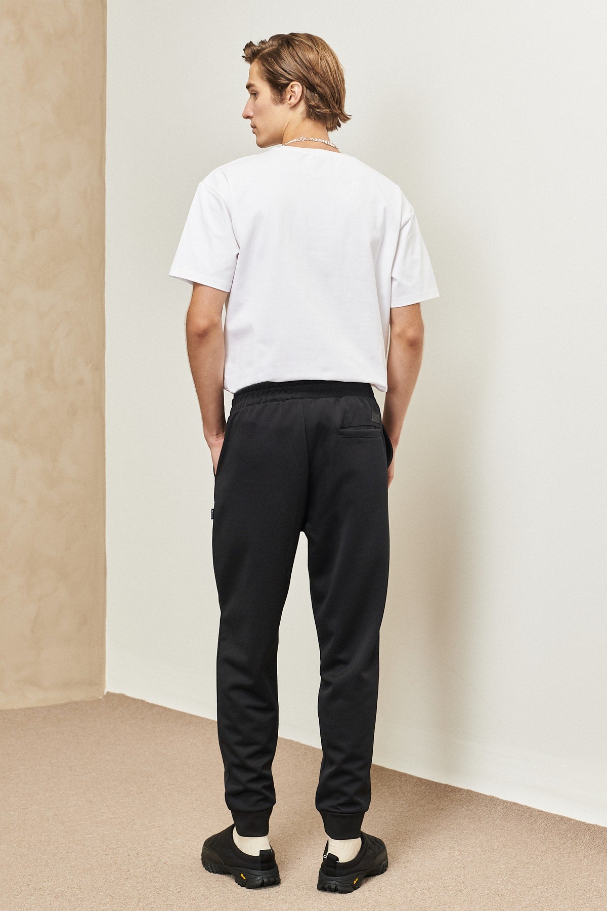 Men'S Black Standard Fit Normal Cut Elastic Waist And Legs Comfortable Sports Sweatpants