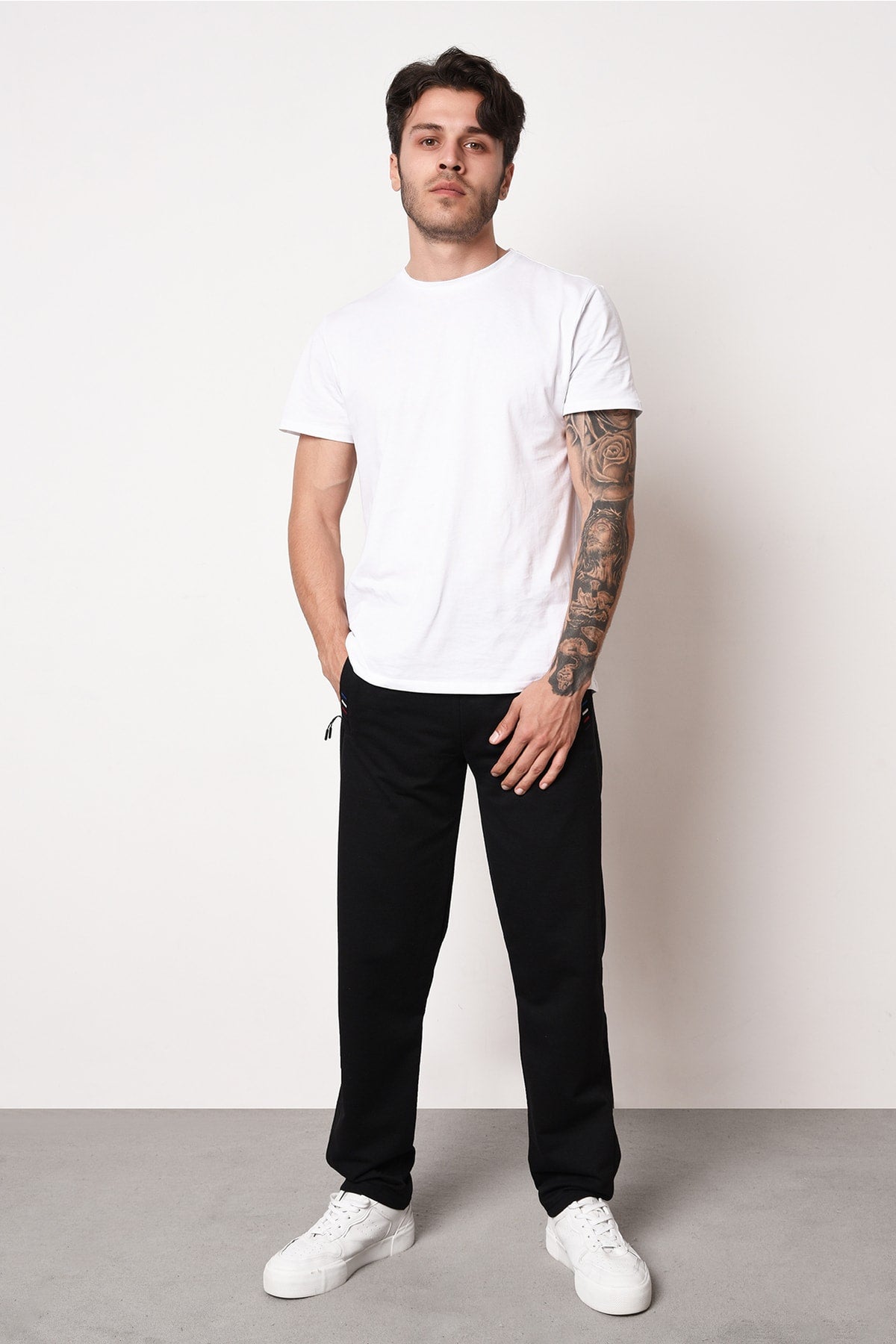 Mtlc045 Black Men'S Zipper Pocket Embroidery Detail Straight Leg Casual Fit Sweatpants