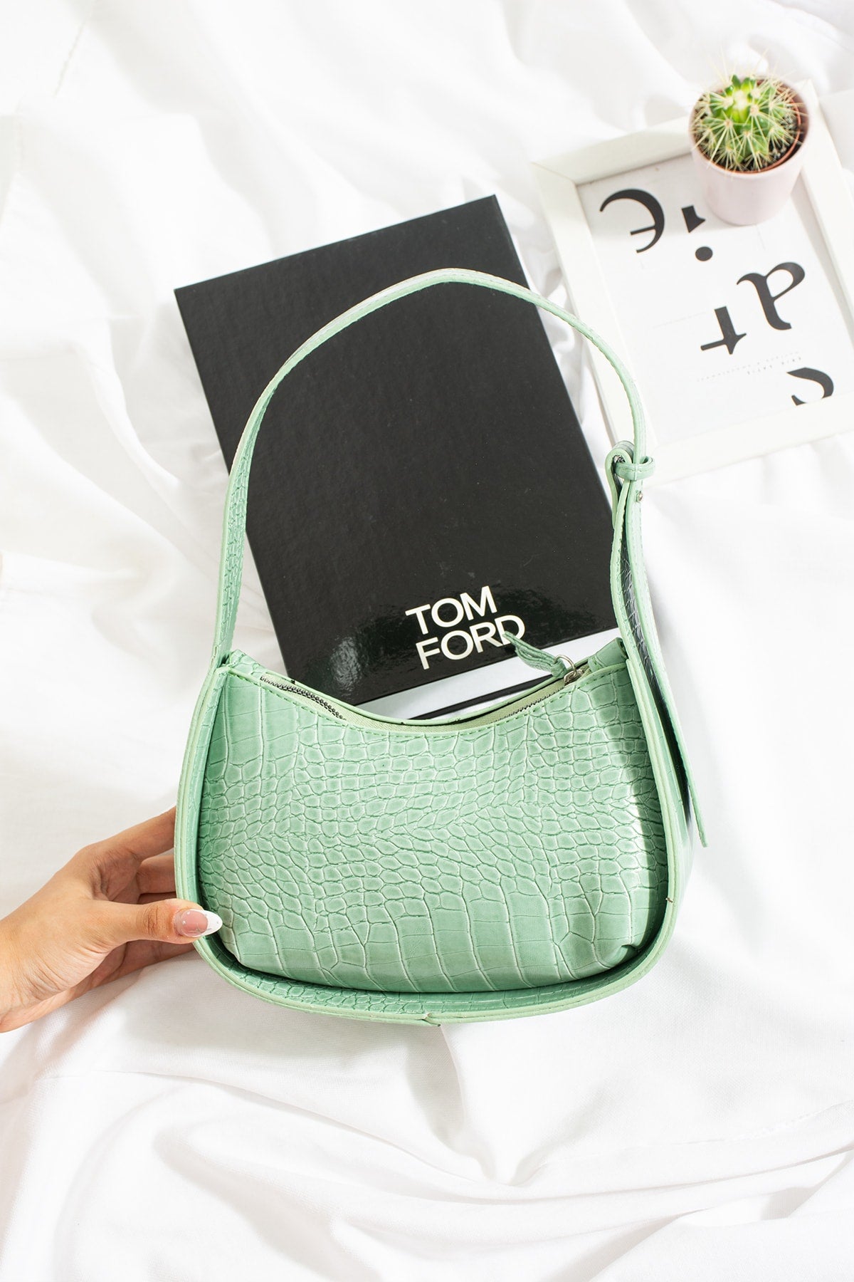 Women'S Crocodile Patterned Mint Green Baguette Bag