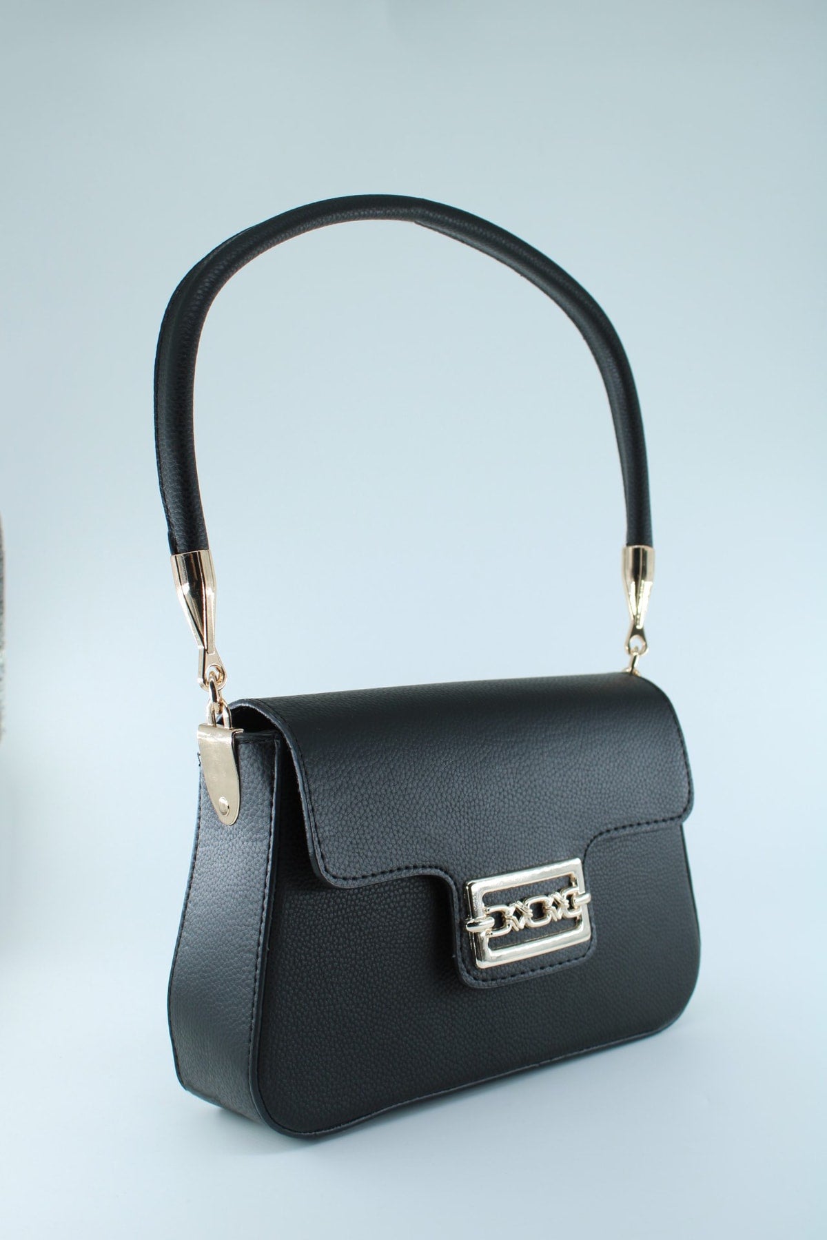 Women'S Black Textured Magnet Clamshell Lined Hand And Sleeve Bag