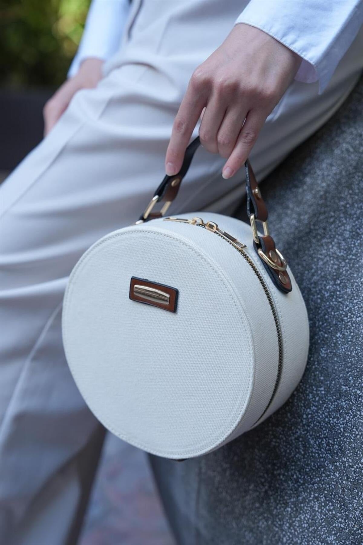 Canvas- Cream Tobacco Women'S Round Shoulder Bag