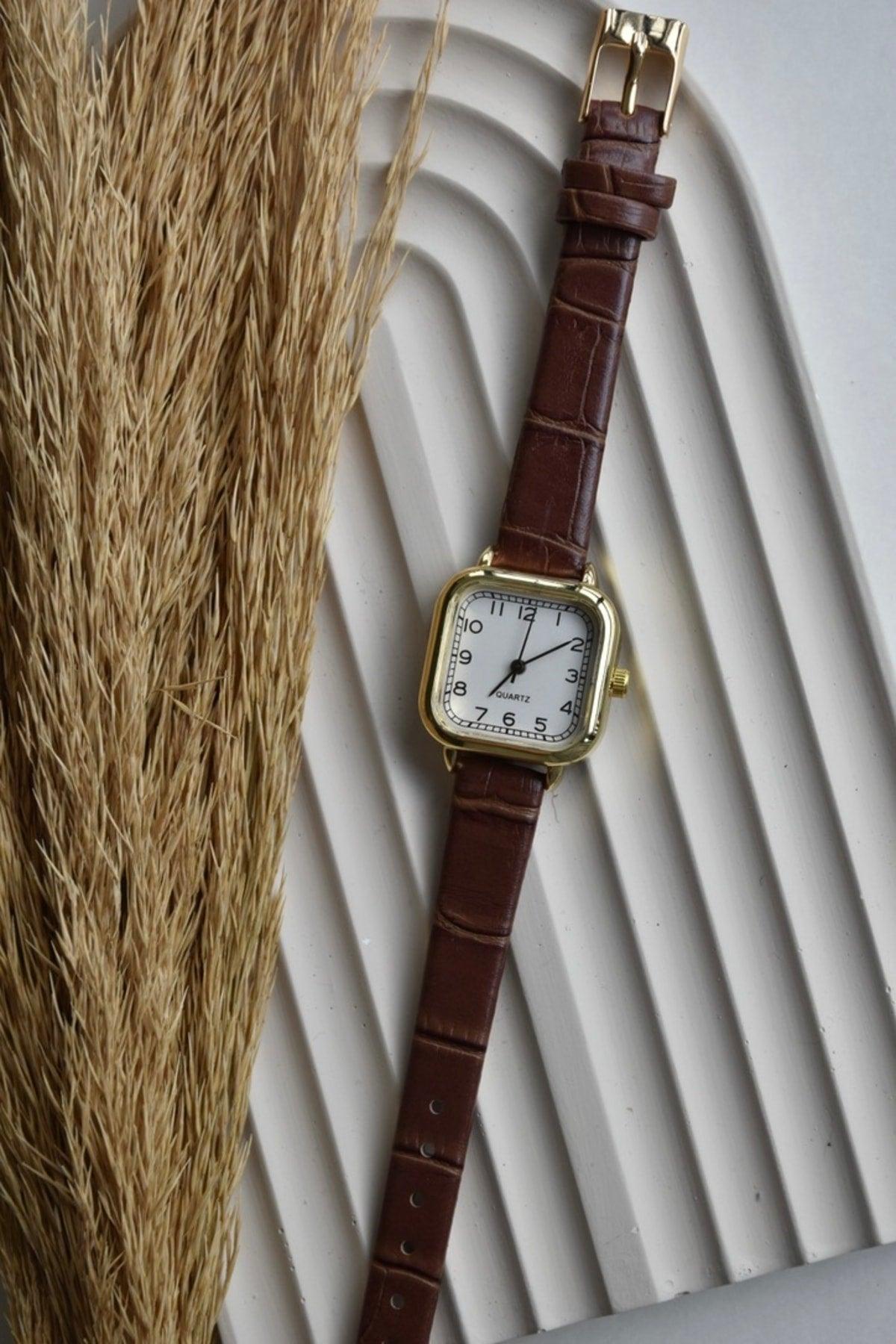 Women's Oval Brown Leather Band Minimal Vintage New Season Gold Wristwatch - Swordslife