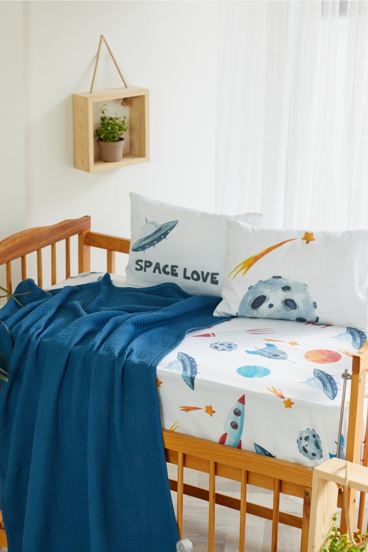 ORGANIC MUSLIN PICTURE AND COTTON SATIN BABY BEDDING - SPACE SHIP AND STAR THEMED