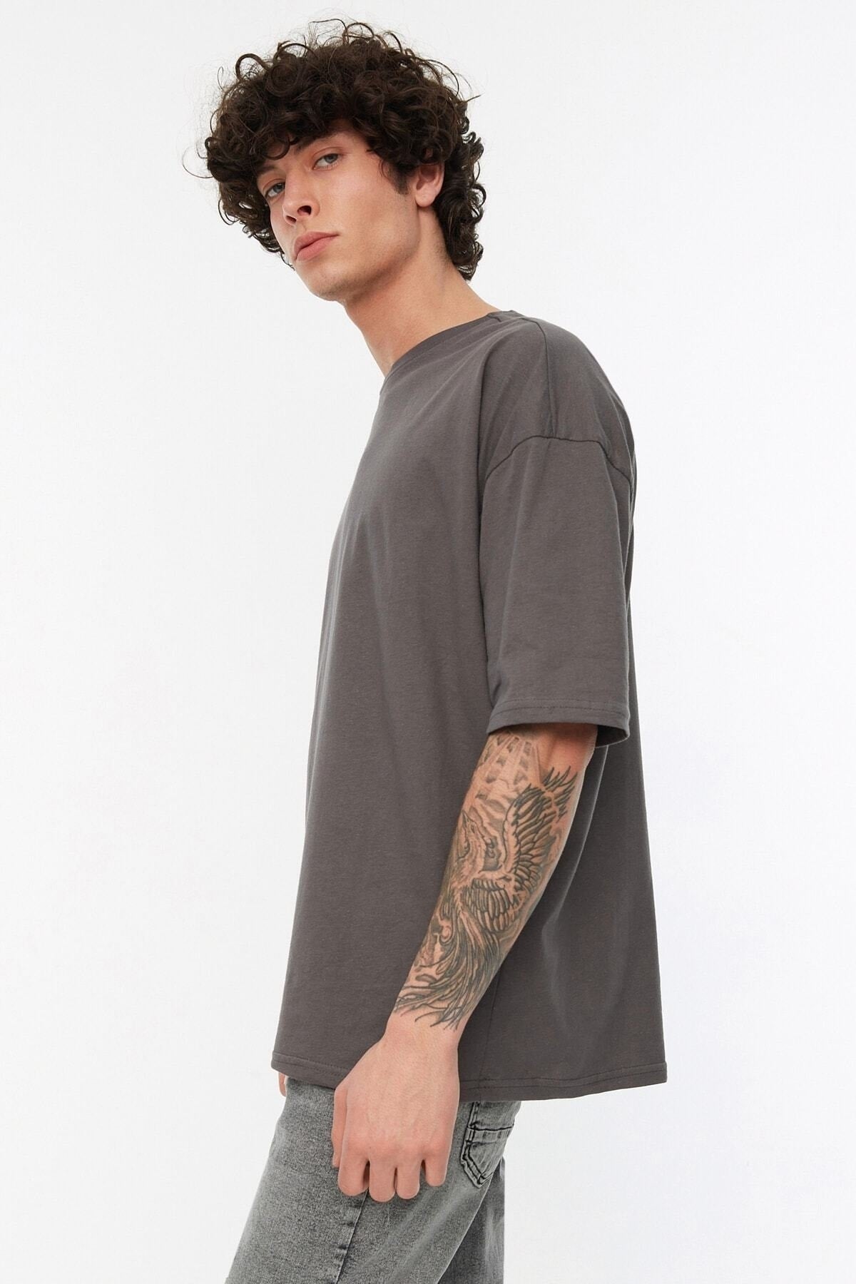 Anthracite Men's Basic 100% Cotton Crew Neck Oversized Short Sleeved T-Shirt