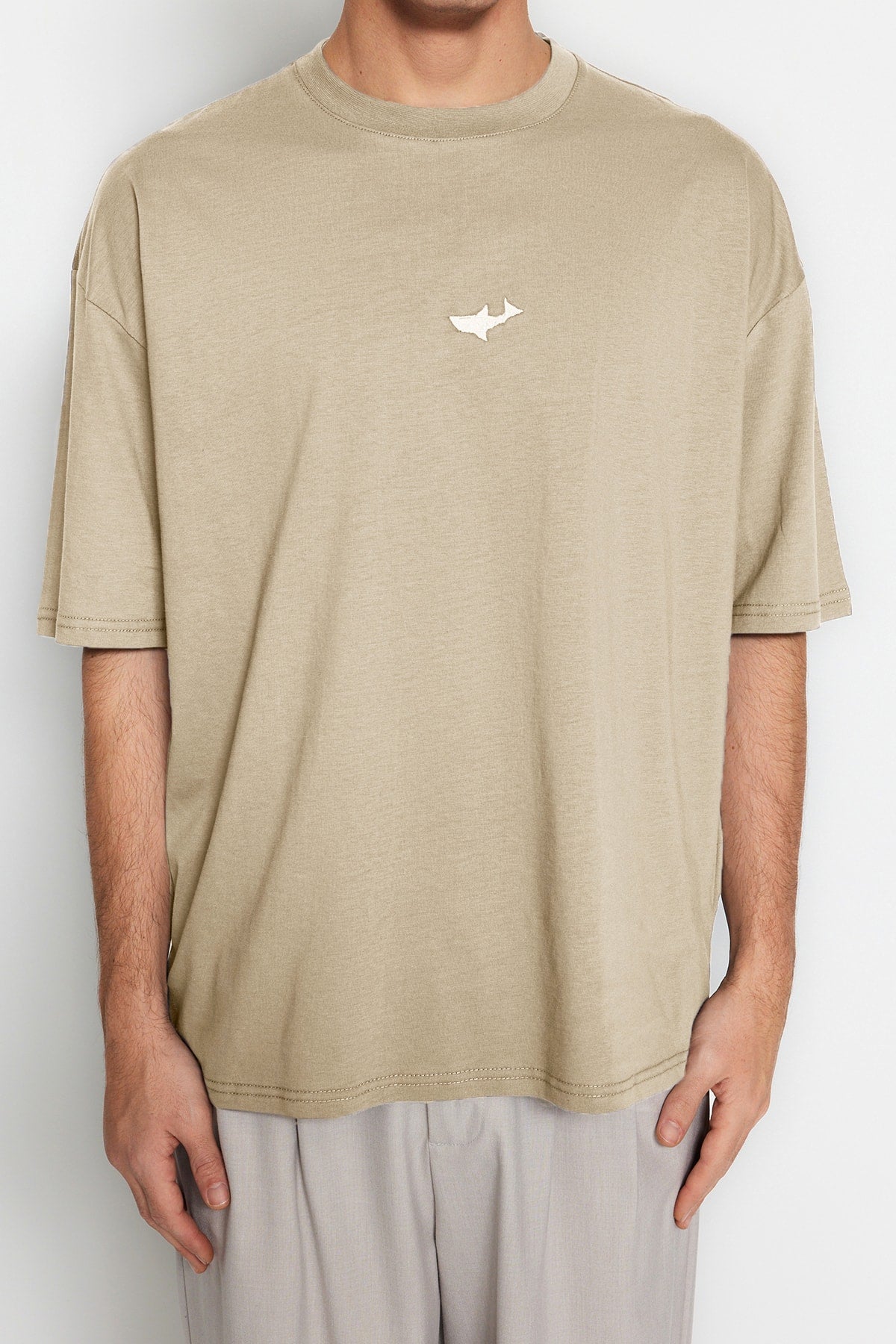 Stone Men'S Oversize Fit Cycling Collar Short Sleeve Shark Embroidered T-Shirt Tmnss23Ts00245