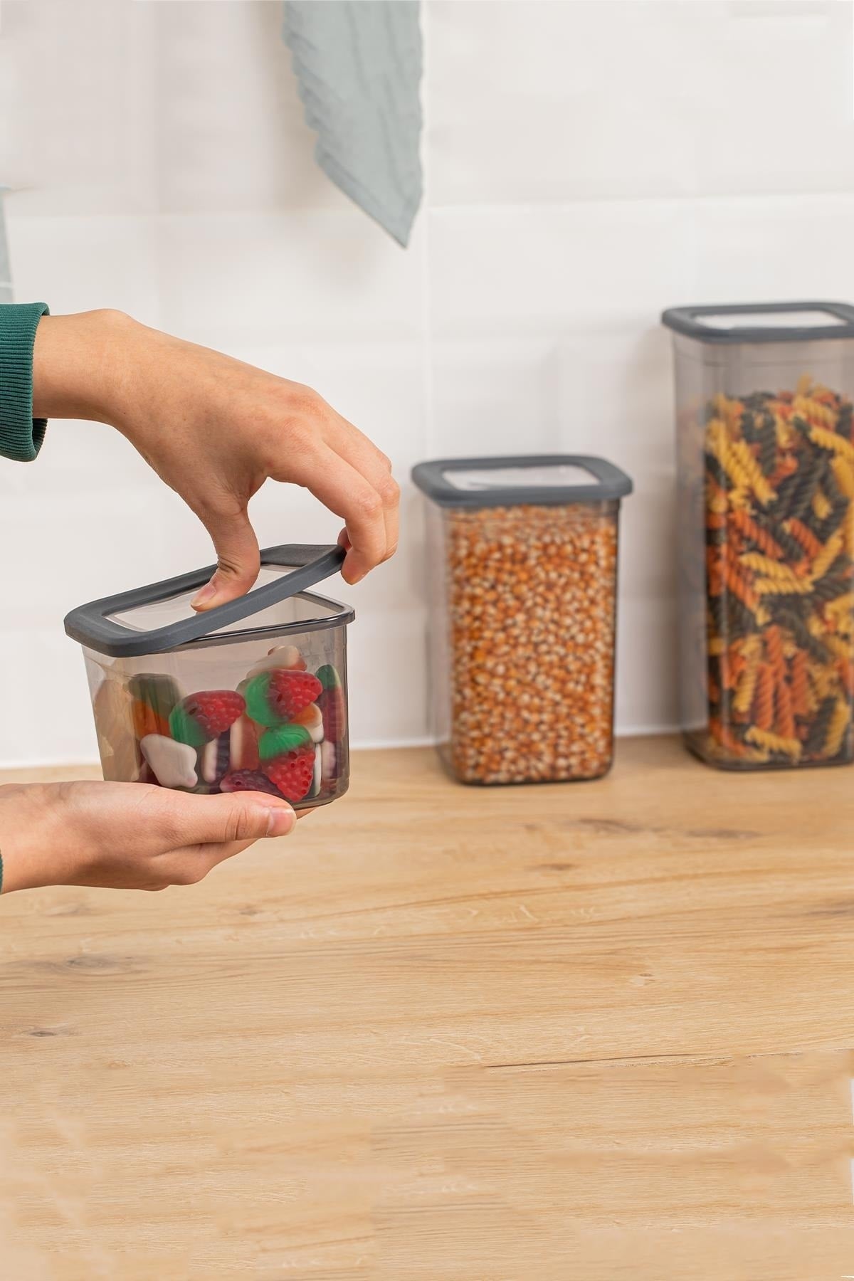 Mega Food Storage Container Set Of 24 Vacuumed Silicone Lids - 8X(0.65 Lt - 1.3 Lt - 1.9 Lt)