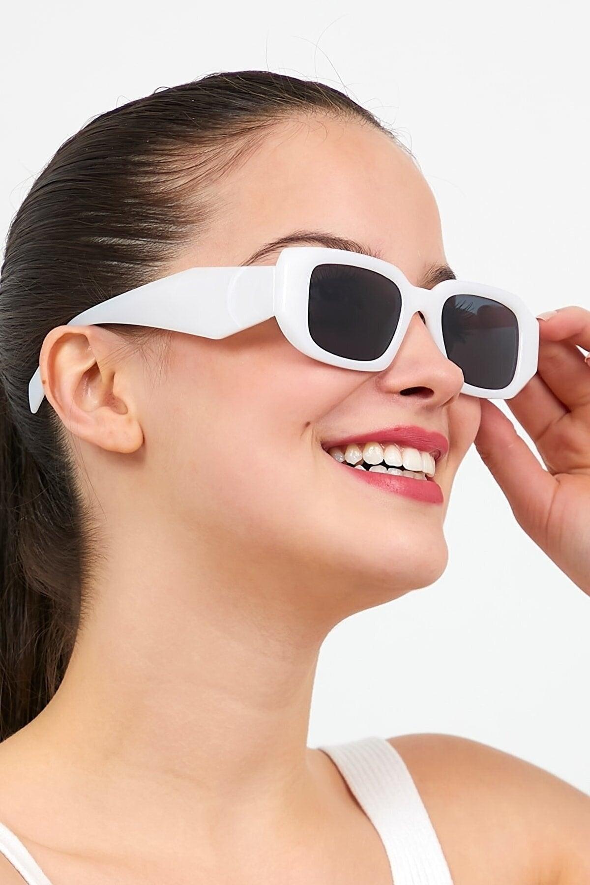 2 Li Opportunity Product Black and White Sunglasses - Swordslife