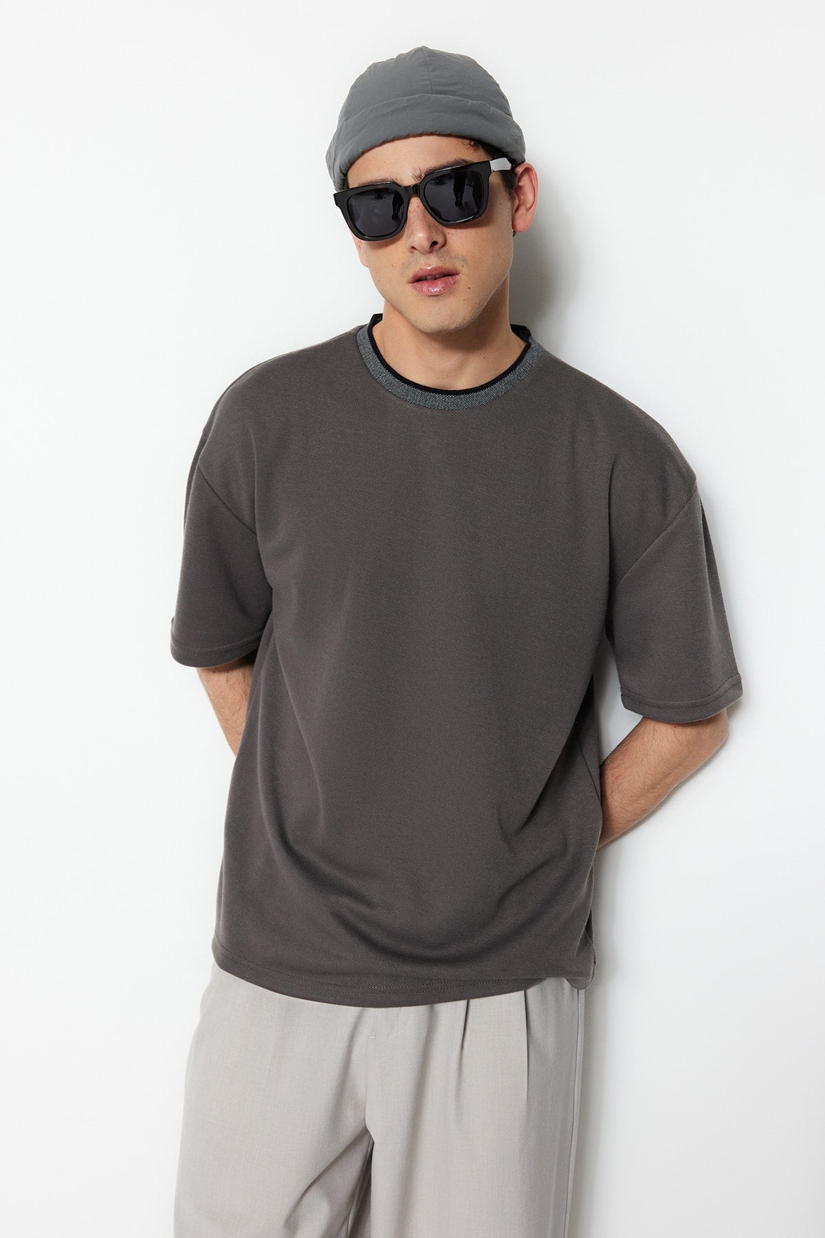 Limited Edition Anthracite Men'S Relaxed/Comfortable Cut Knitwear Banded Short Sleeve Textured Pique T-Shirt