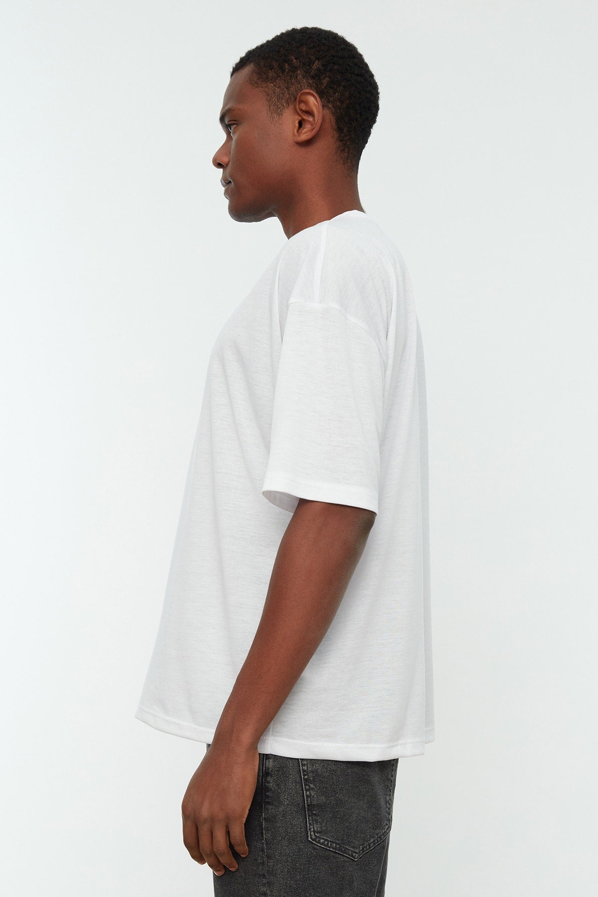 White Men's Basic Oversize Crew Neck Short Sleeve T-Shirt TMNSS22TS0300