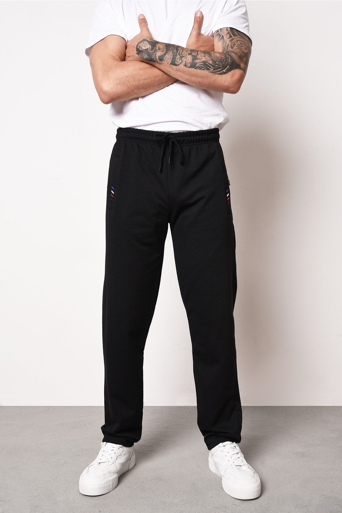 Mtlc045 Black Men'S Zipper Pocket Embroidery Detail Straight Leg Casual Fit Sweatpants