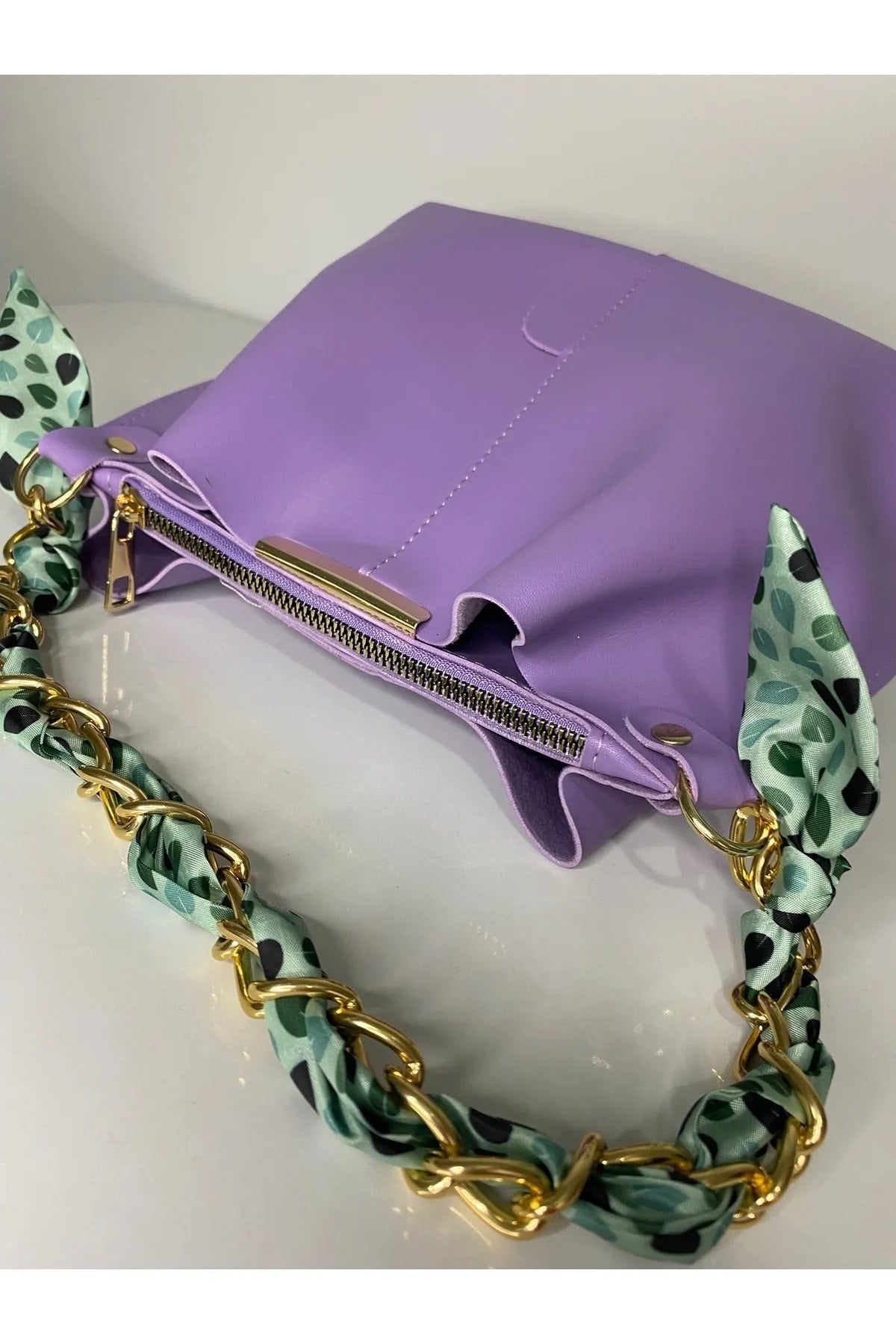 Women's Lilac Scarf Chain Accessory Soft Leather 3-Compartment Hand, Arm And Shoulder Bag