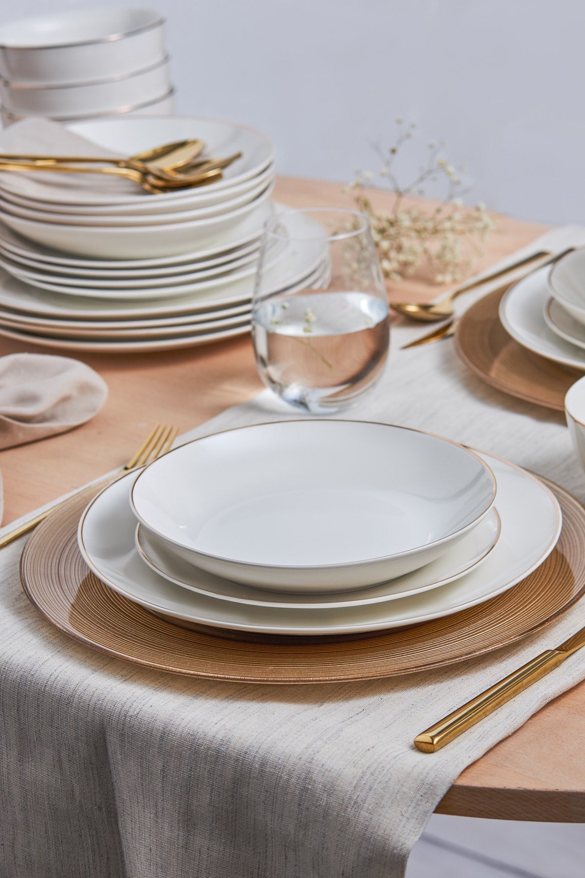 Leon Gold 24 Pcs Porcelain Dinnerware Set for 6 Persons