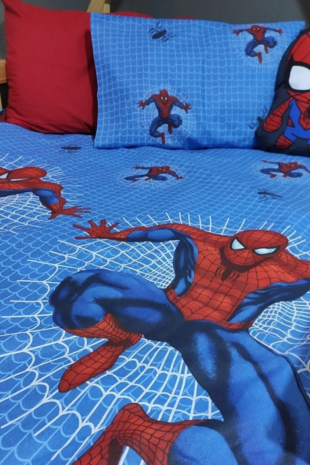 Spider-Man Child Bedding Set with Single Elastic Bed Sheet 100x200 (2 CUSHIONS)