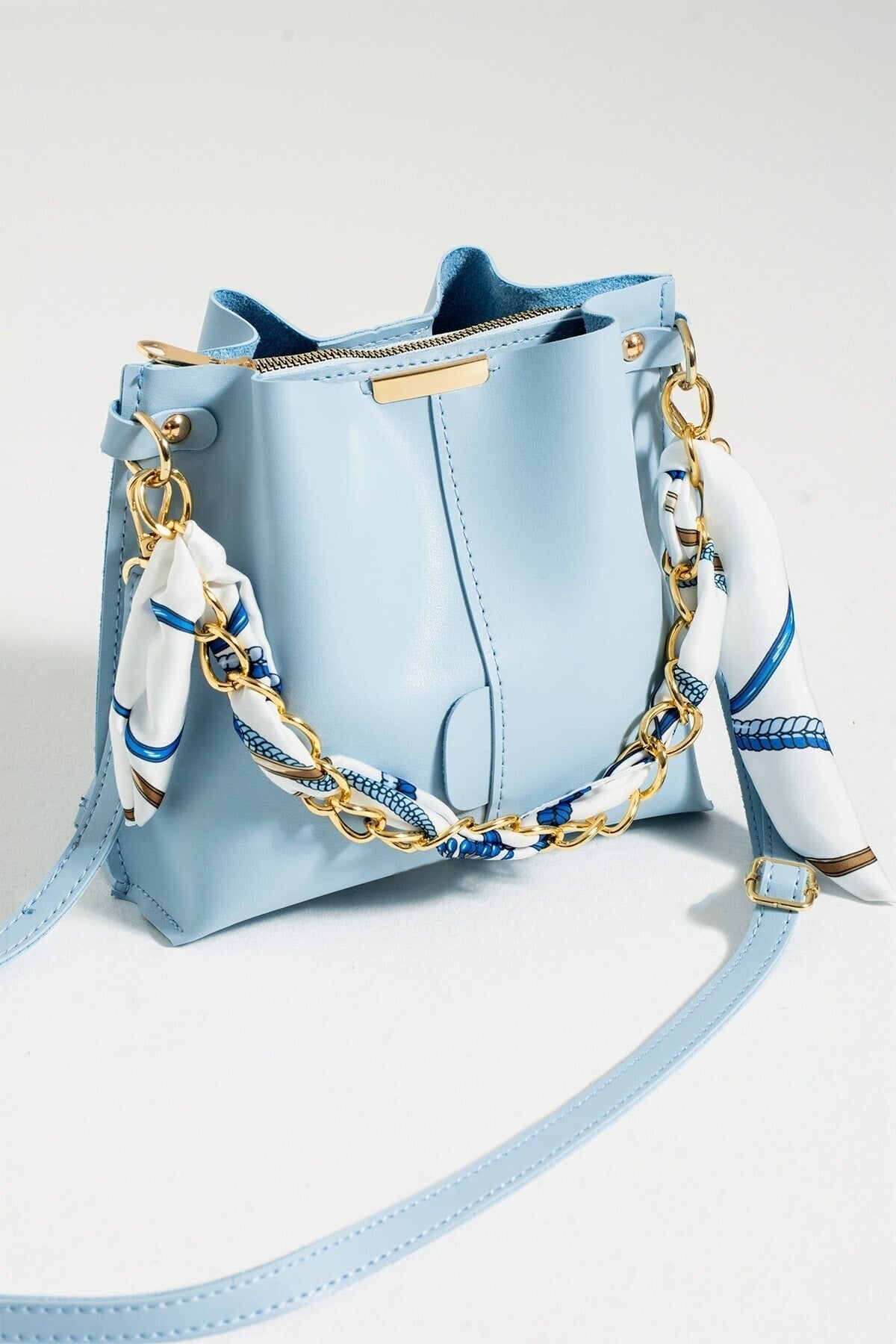 Women'S Baby Blue Scarf Chain Accessory Soft Leather 3-Compartment Hand, Arm And Shoulder Bag