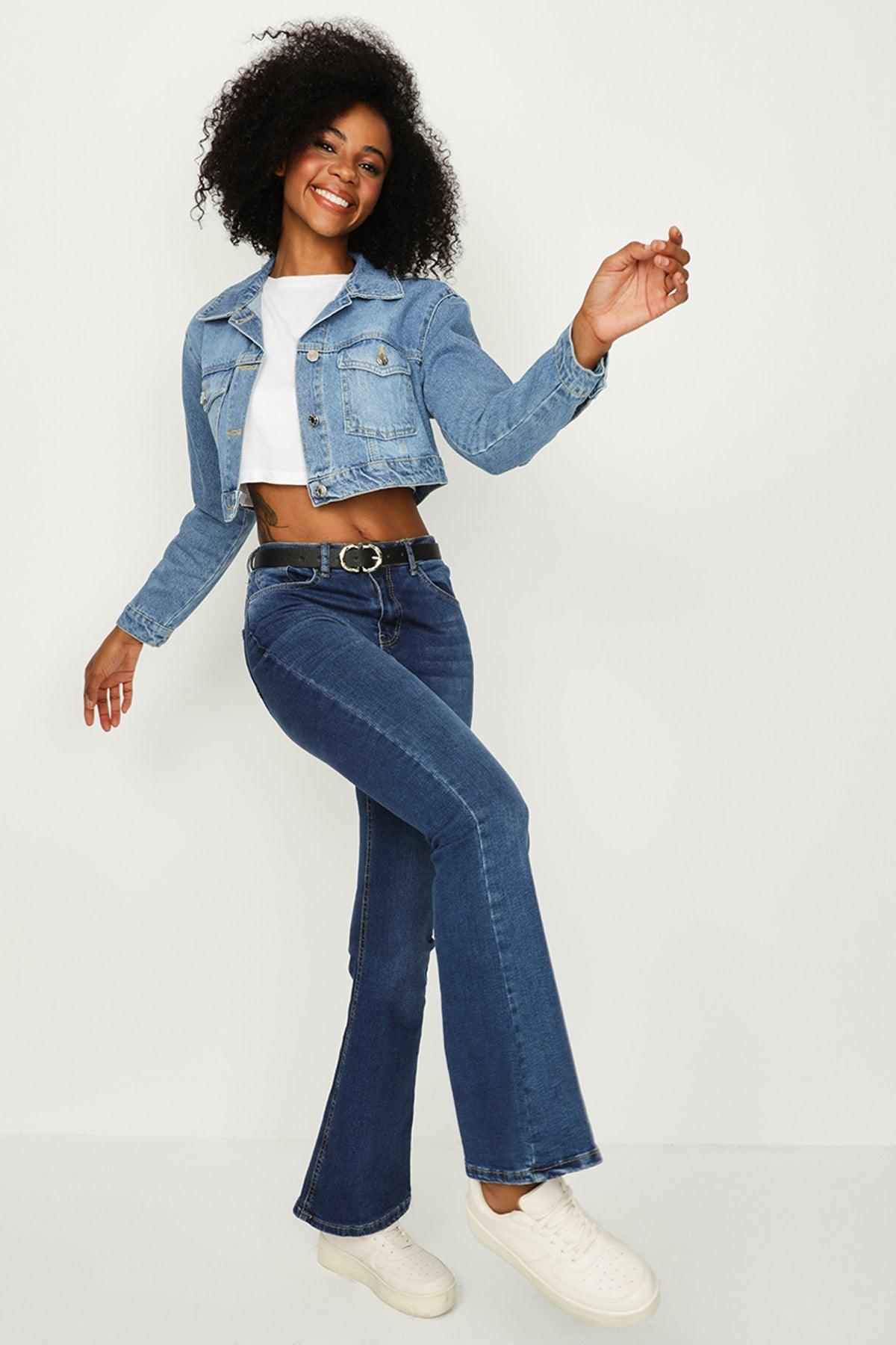 Women's Blue Buttoned Crop Denim Jacket - Swordslife