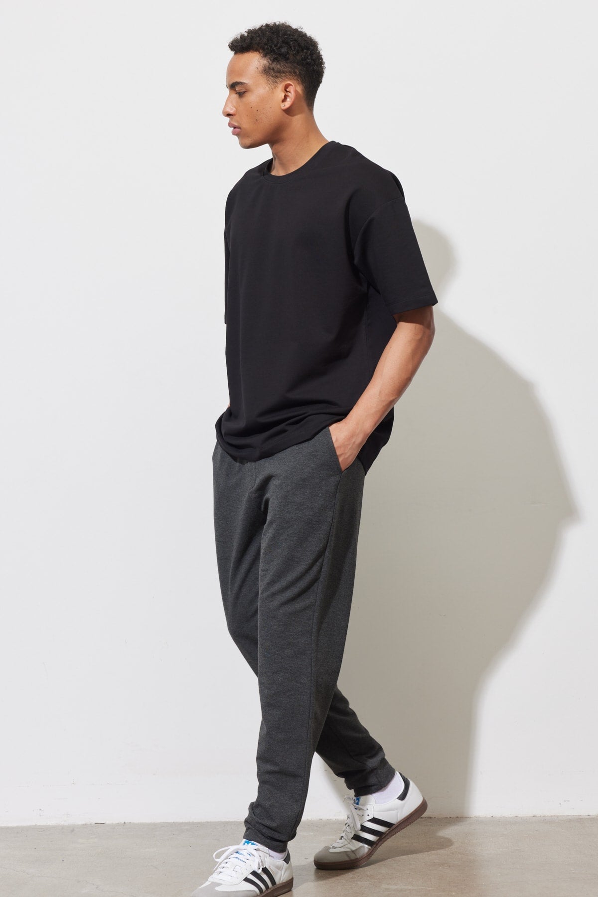 Standard Fit Normal Cut Pocket Cotton Comfortable Sweatpants