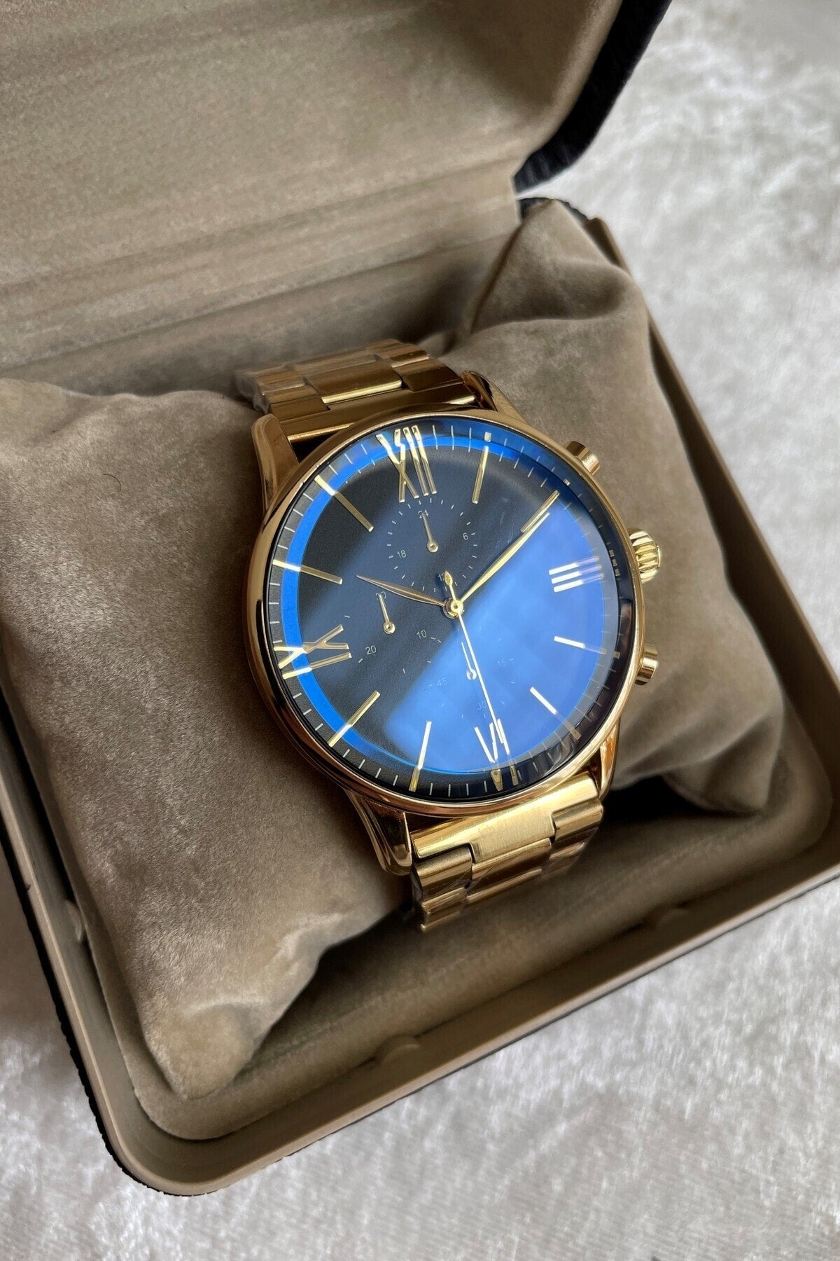 Gold Color Unisex Premium Wristwatch