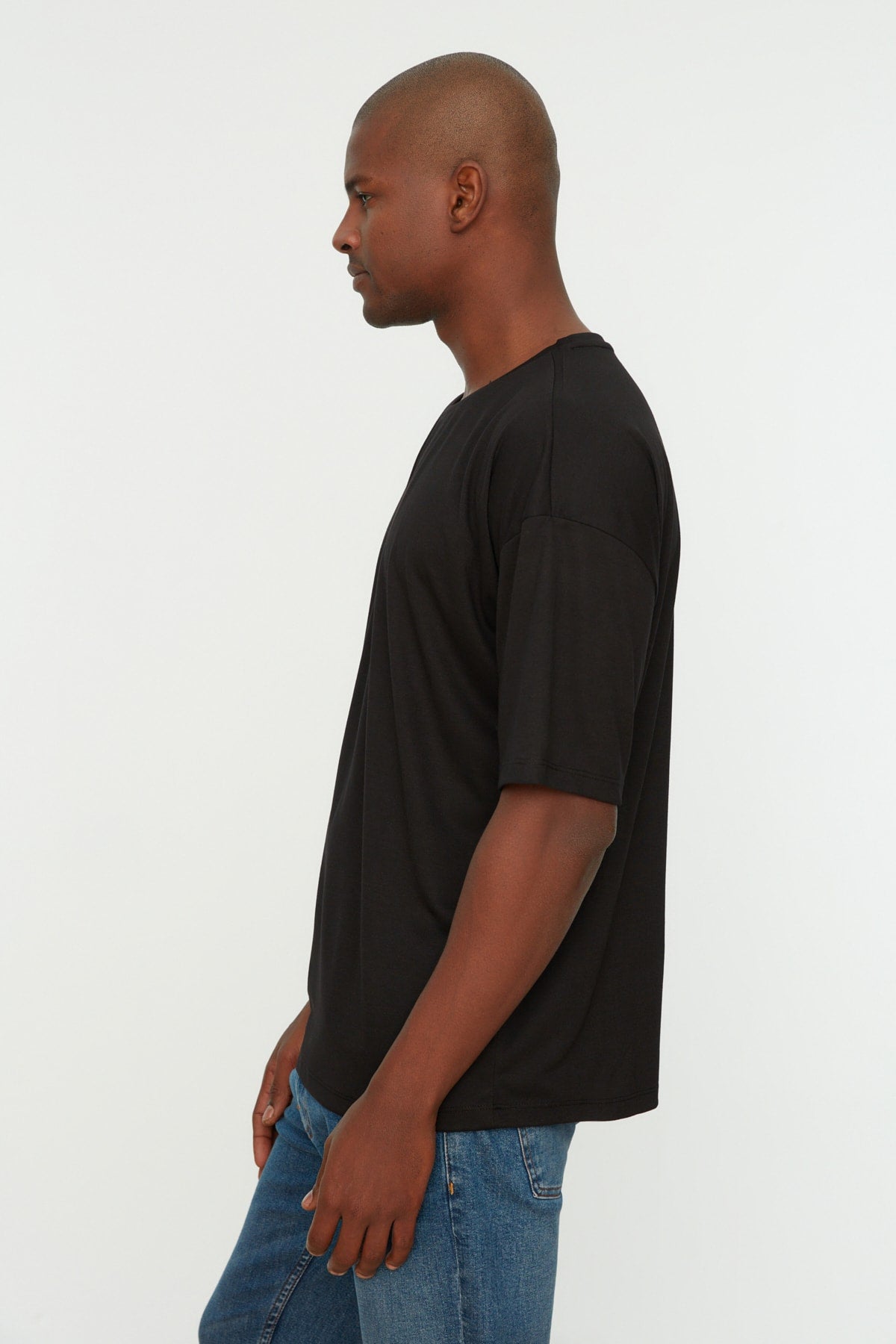 Black Men's Basic Oversize Crew Neck Short Sleeve T-Shirt TMNSS22TS0300