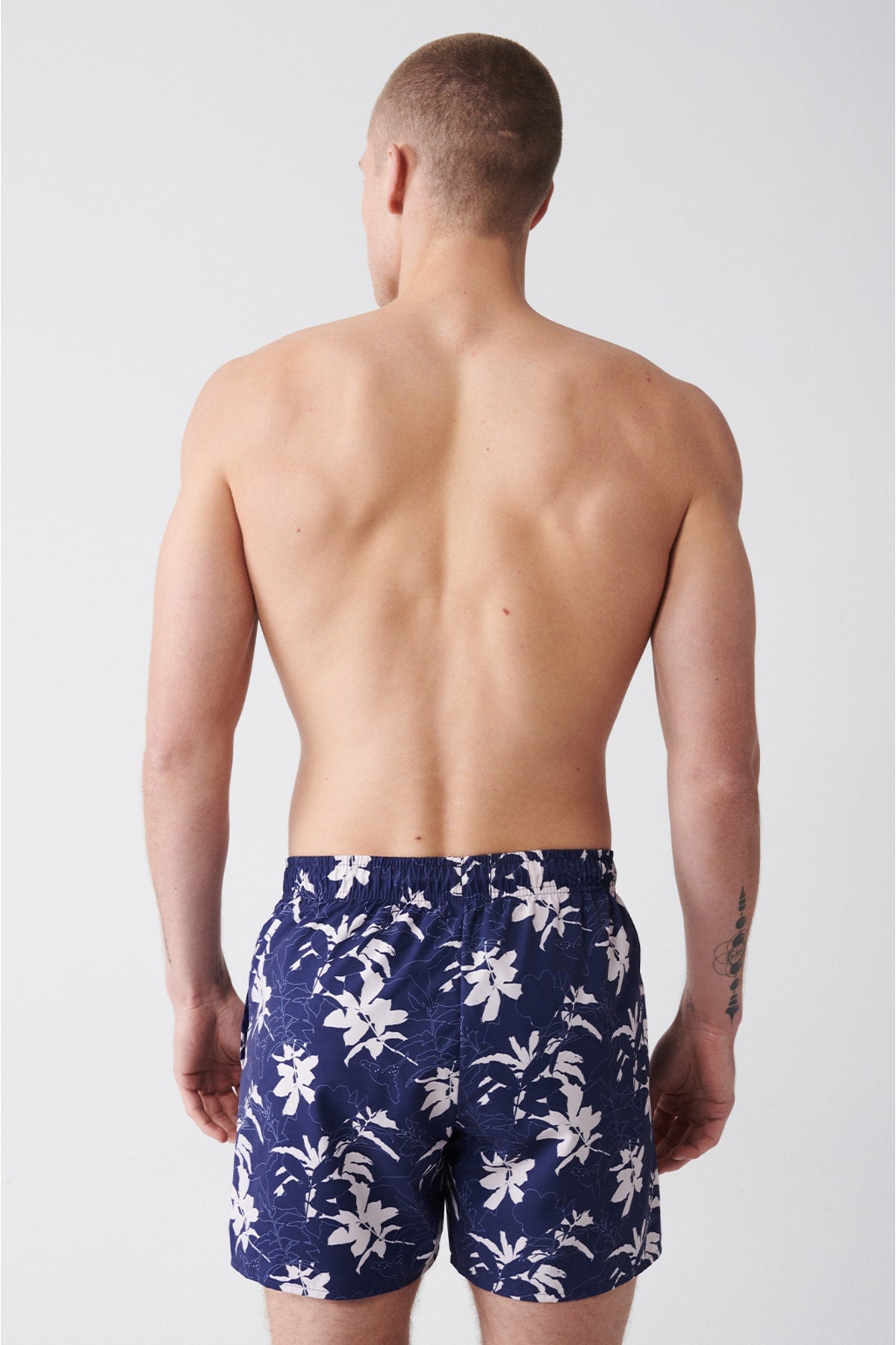 Men'S White-Navy Blue Quick Dry Printed Standard Size Swimwear Marine Shorts E003802