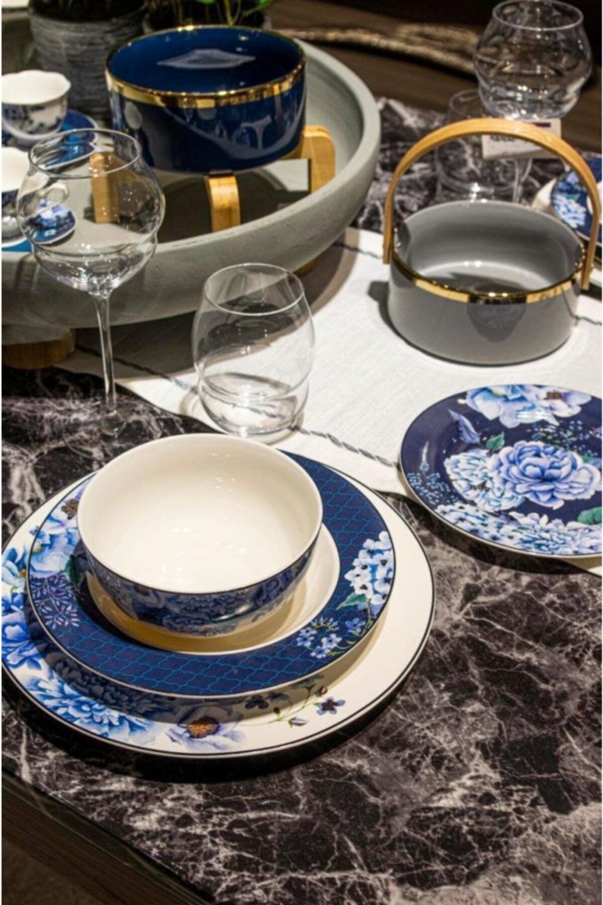 Spring 24 Piece Dinnerware Set
