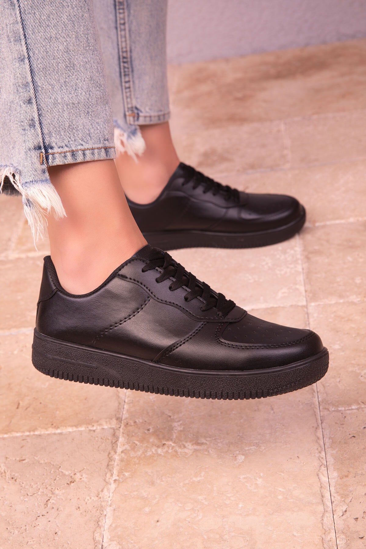 Black Unisex Sneaker 14361