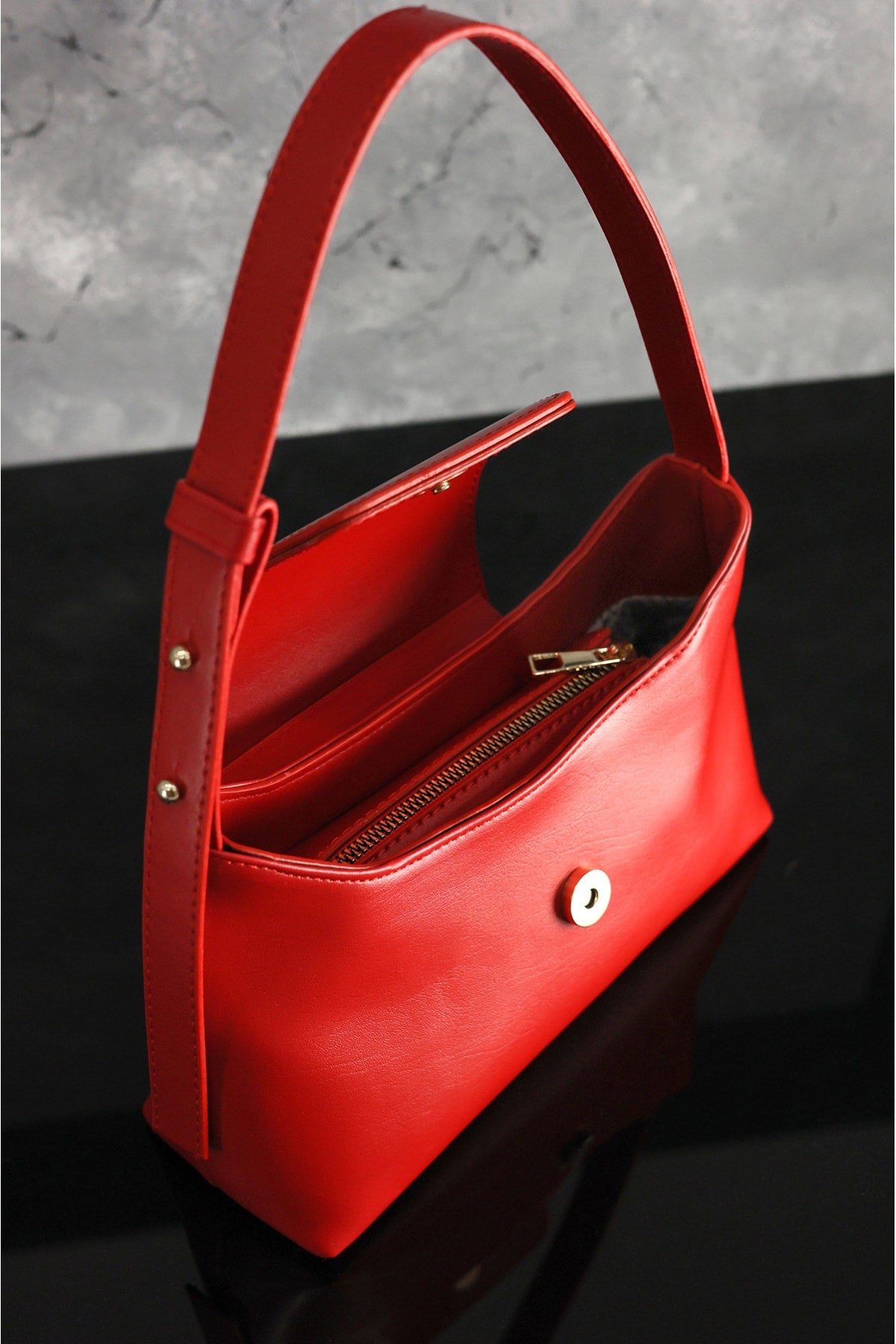 Women's Red Adjustable Strap Clamshell Zipper And Lined Bag