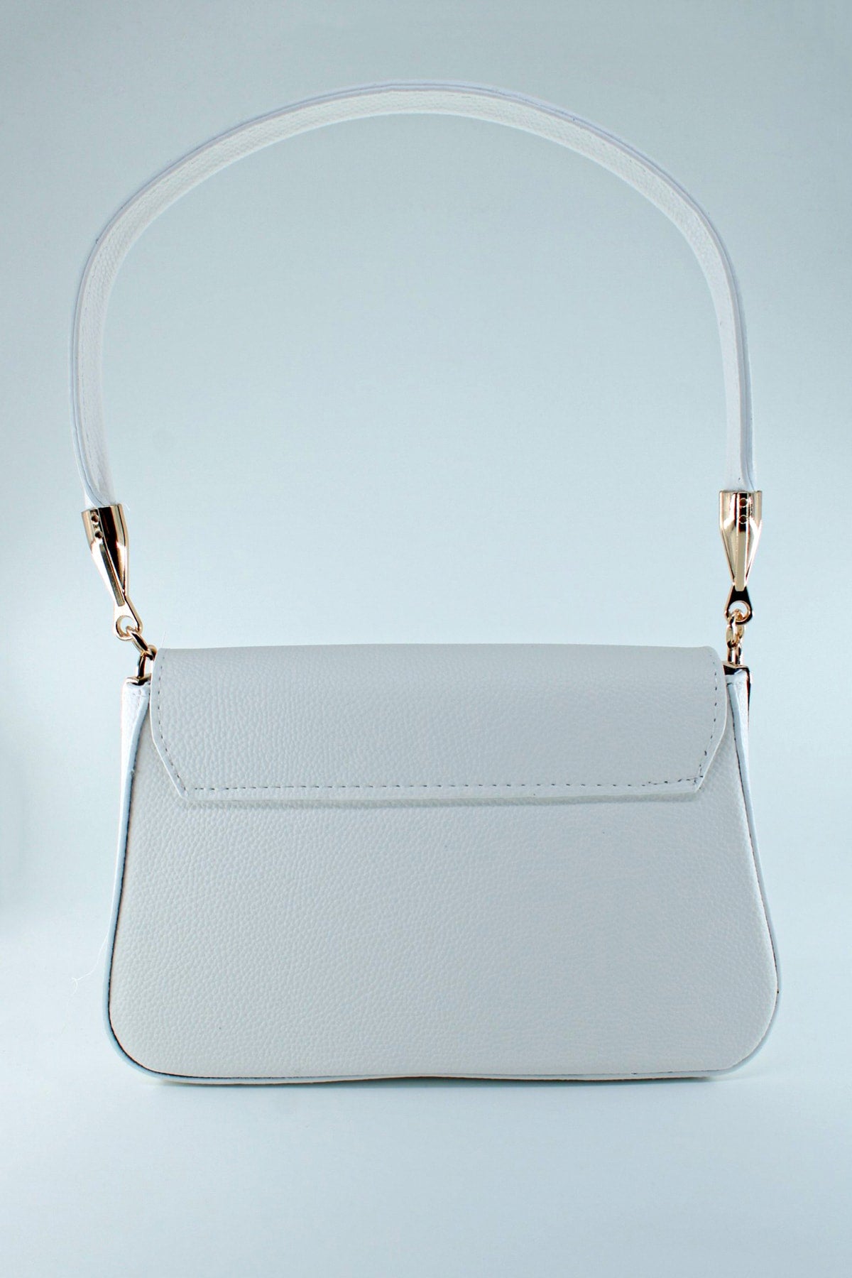 Women's White Textured Magnet Clamshell Lined Hand And Sleeve Bag