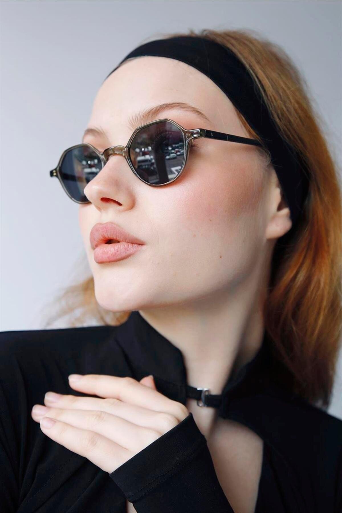 Paula Gray Black Sunglasses - Swordslife