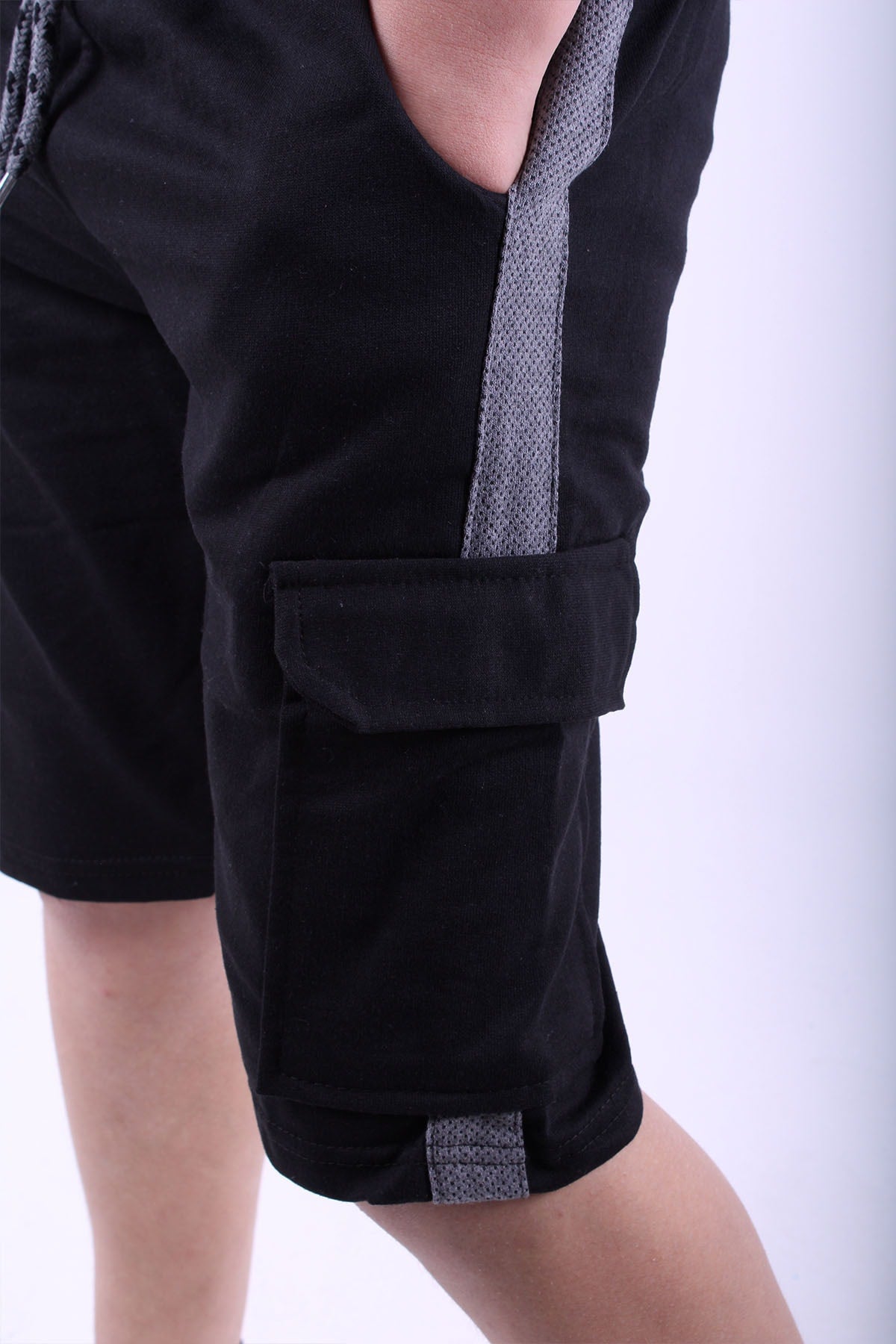Boy'S Side Stripe Capri With Cargo Pocket
