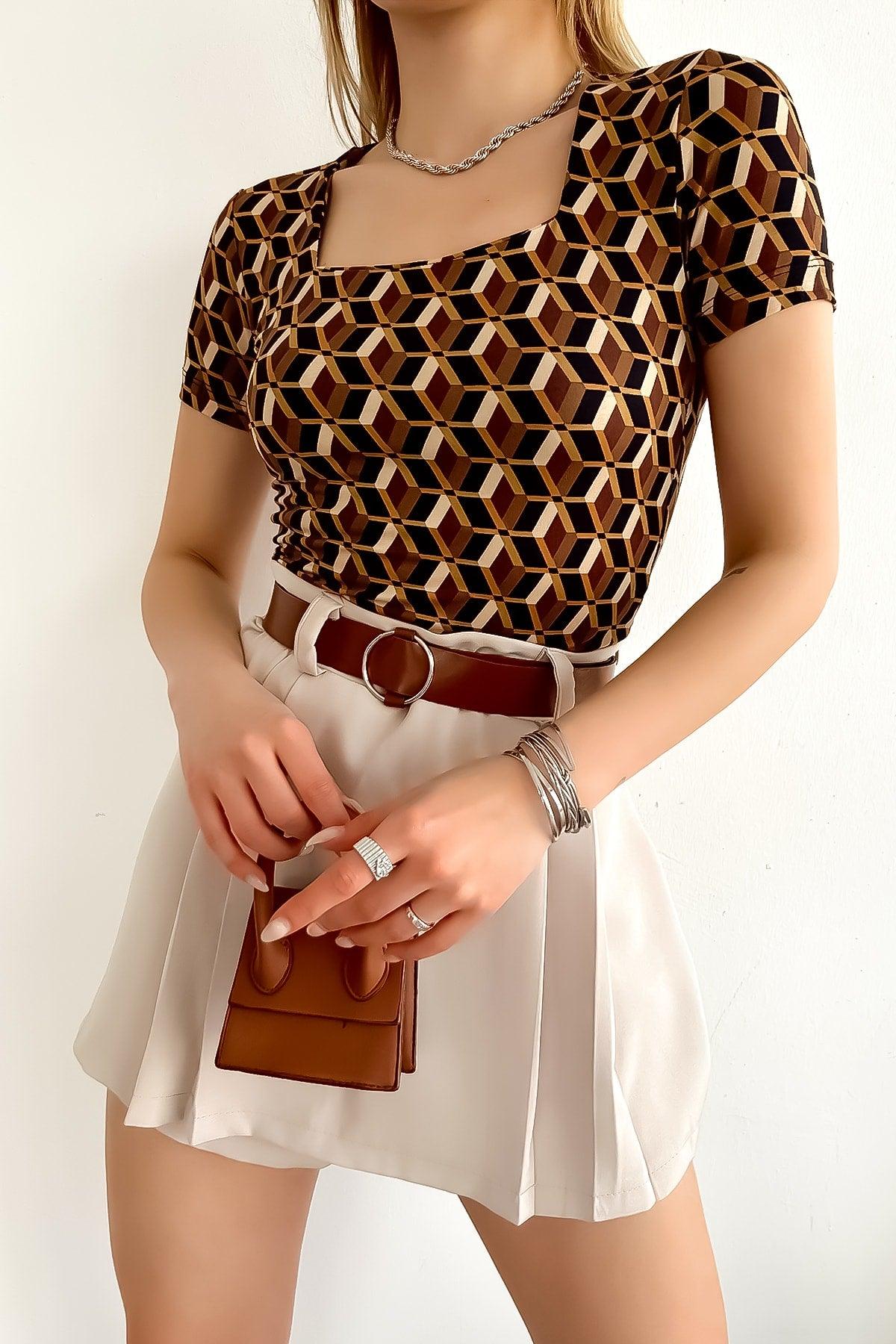 Women's Short Sleeve Square Collar Brown Retro Pattern Blouse - Swordslife