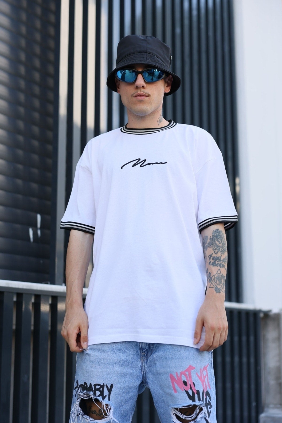 Men's New Season Oversize Man Hand Written Pattern Collar Detailed Summer T-shirt