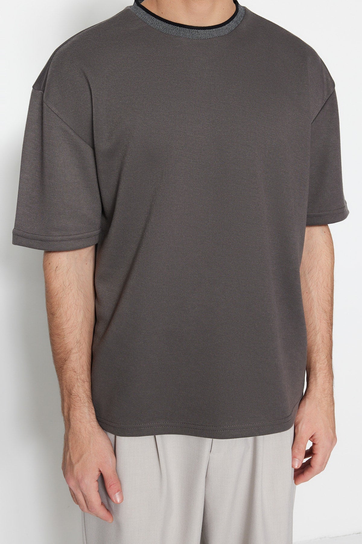 Limited Edition Anthracite Men'S Relaxed/Comfortable Cut Knitwear Banded Short Sleeve Textured Pique T-Shirt