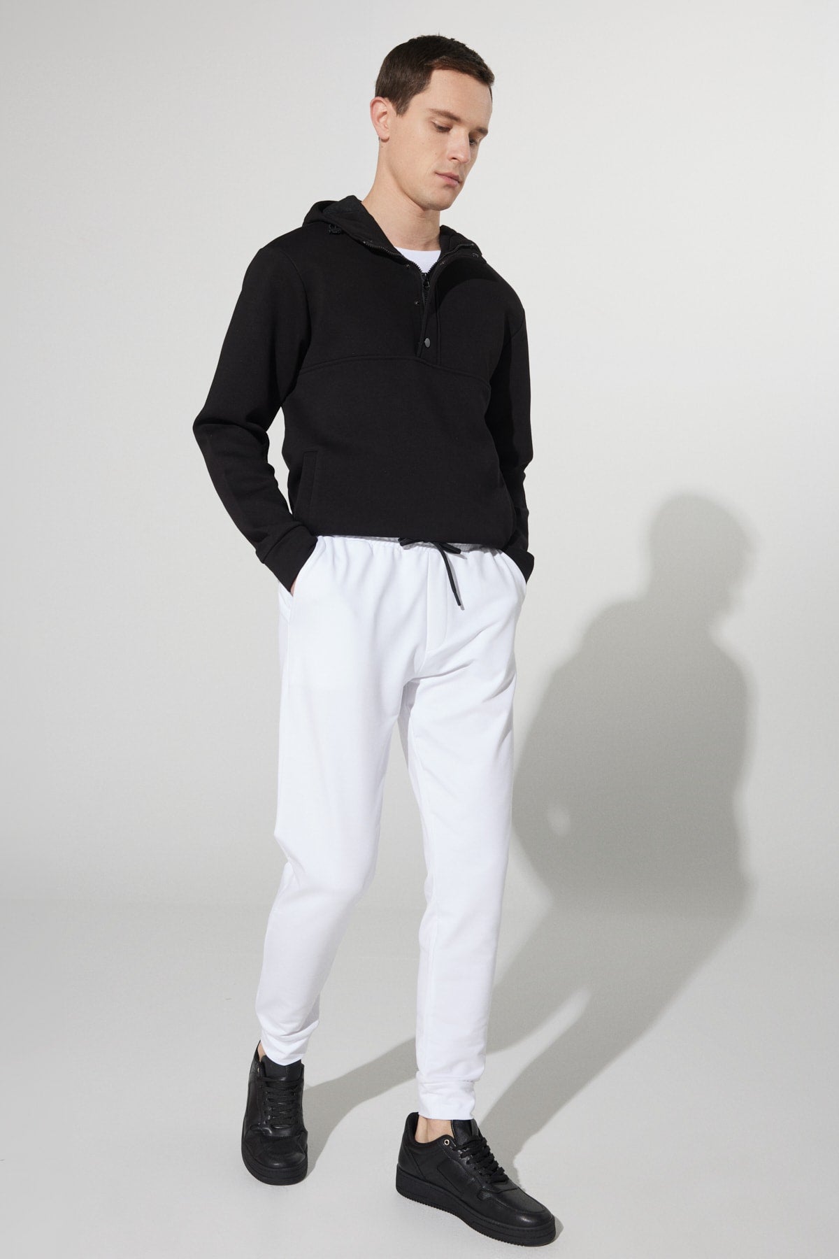 Men'S White Standard Fit Normal Cut Pocket Cotton Comfort Sweatpants
