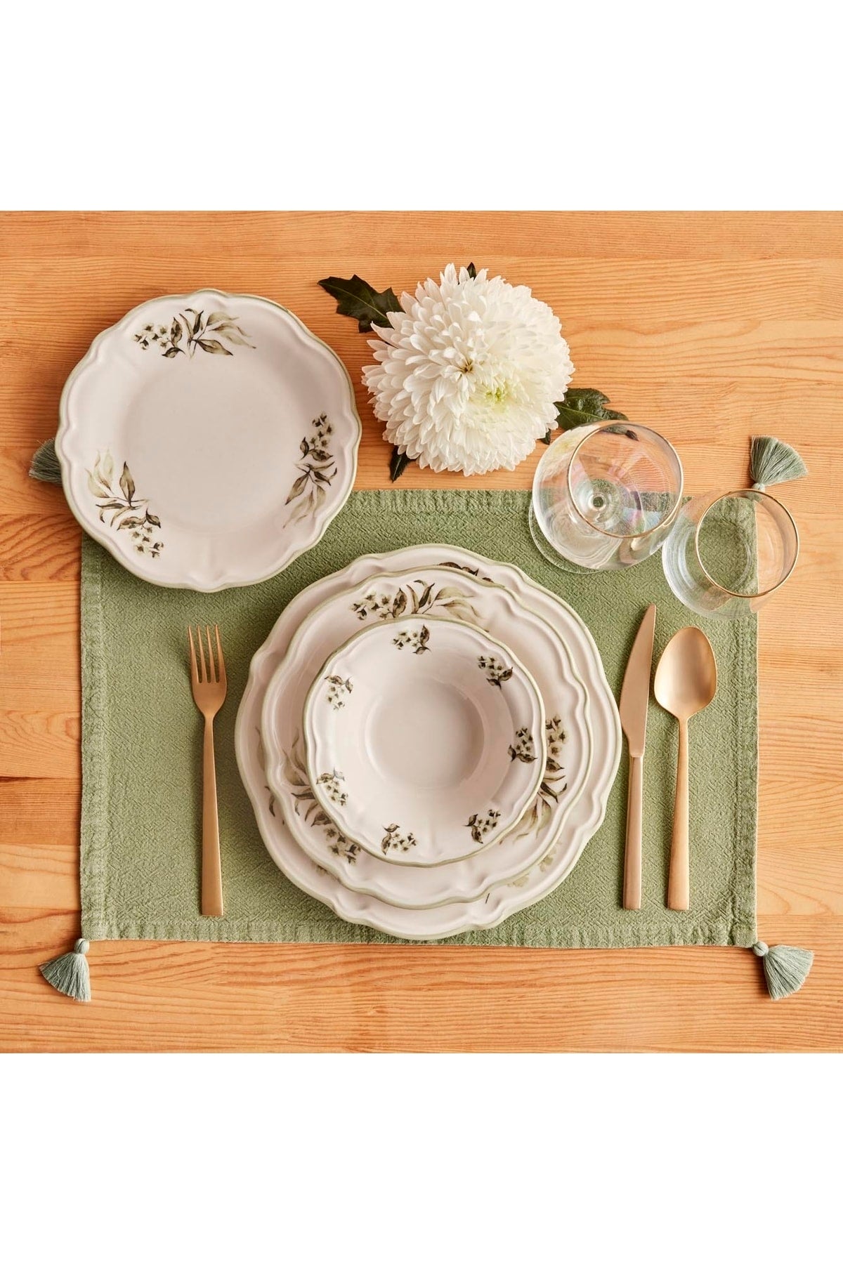 Julia Stoneware 24 Pieces 6 Person Dinnerware Green