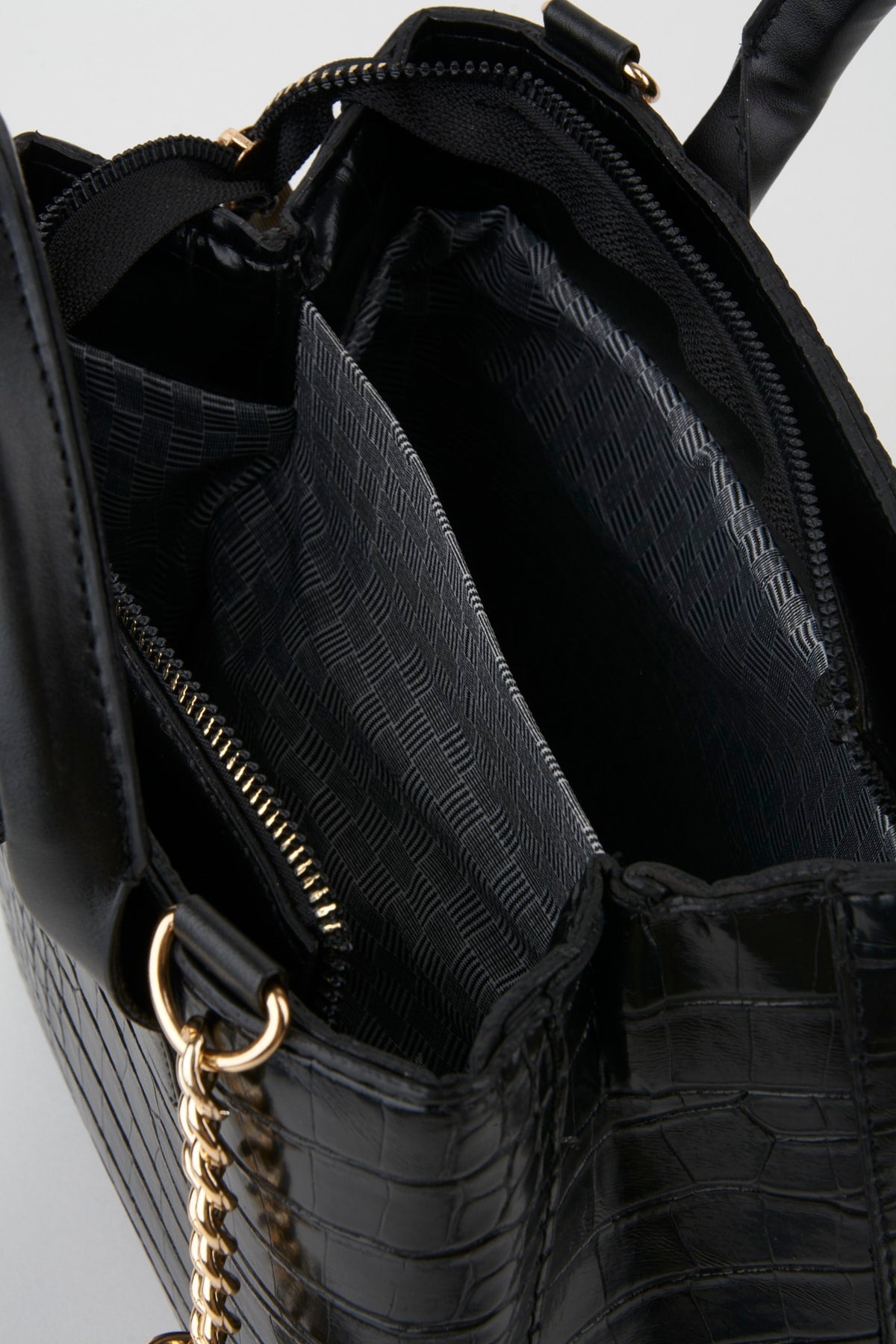 Women'S Black Faux Leather Croco Patterned Strap Snaps Zipper Closure Hand And Shoulder Bag