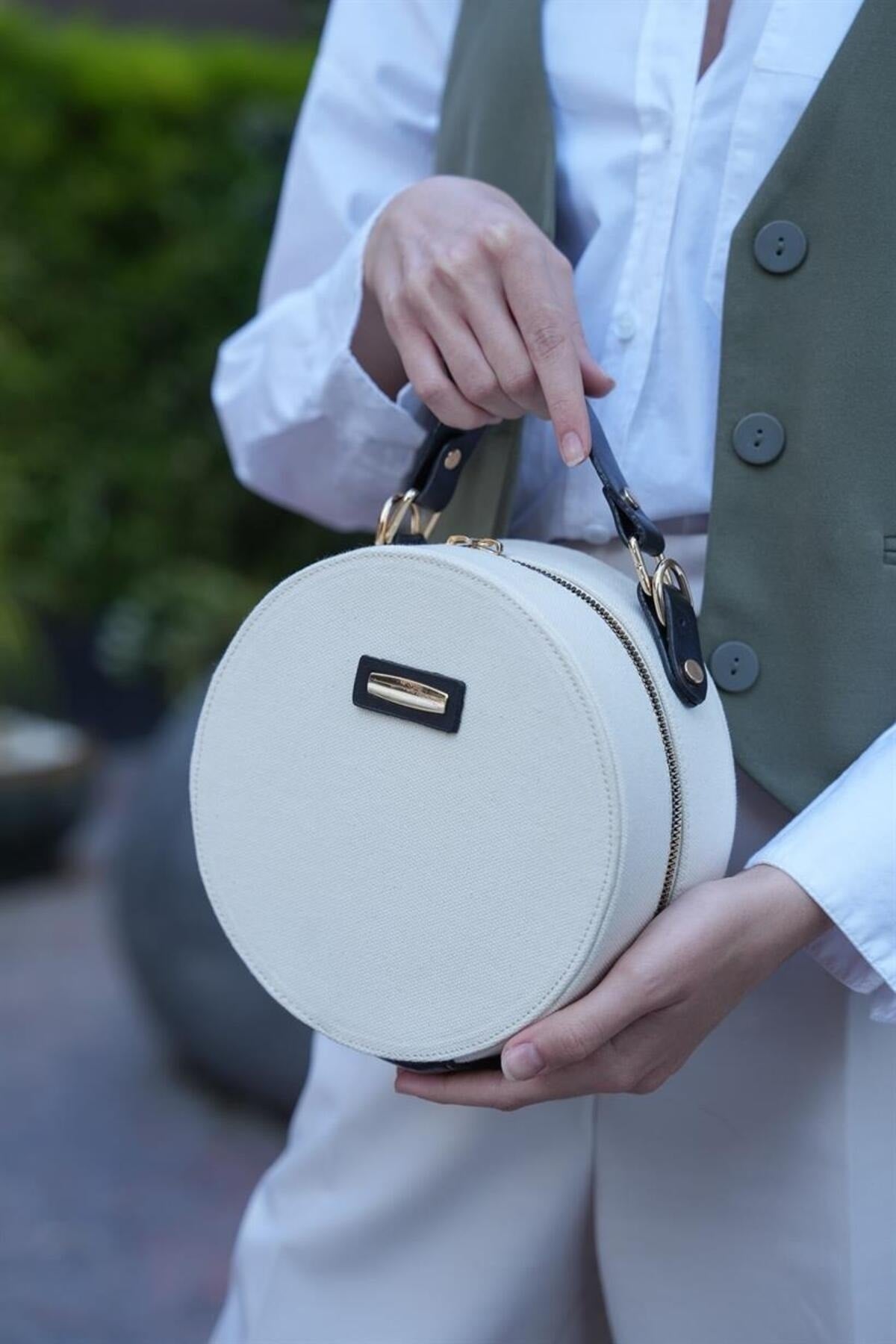 Canvas- Cream Black Women'S Round Shoulder Bag
